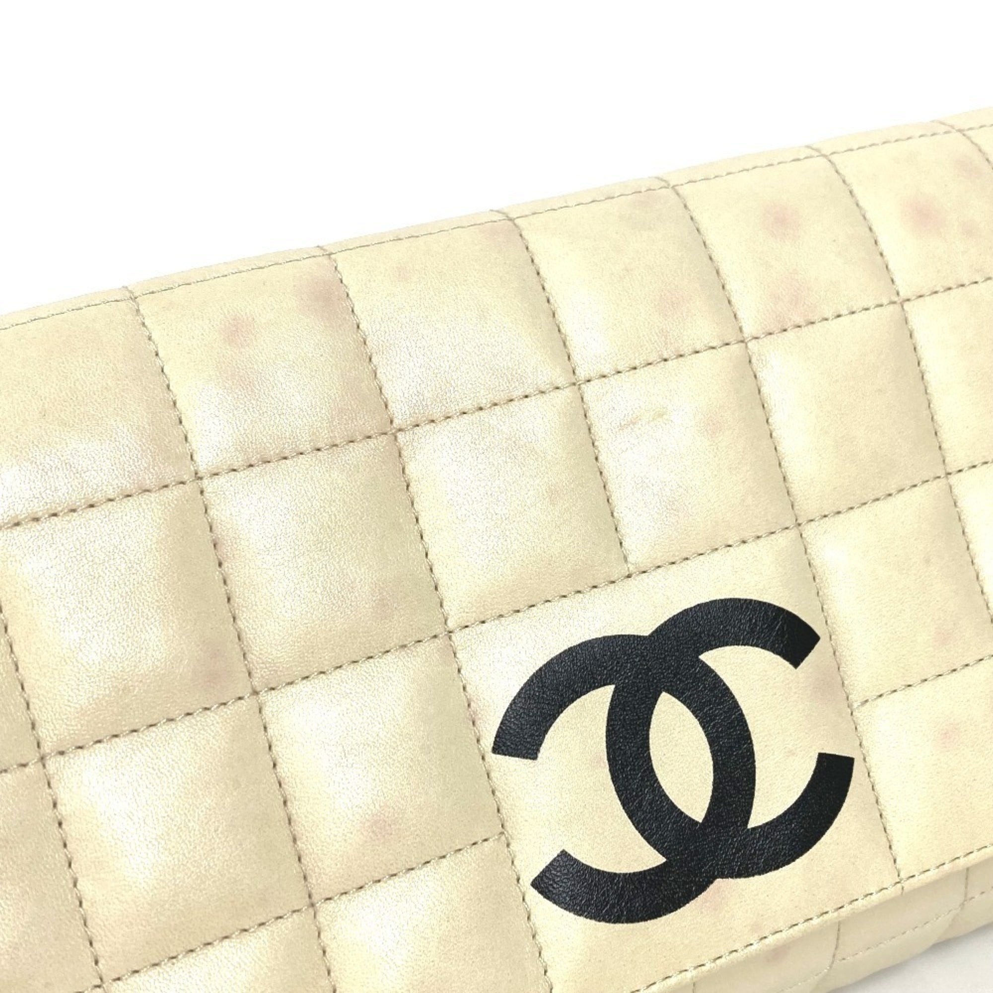 Chanel Chocolate Bar Black White Leather Pochette Shoulder Bag (Pre-Owned)