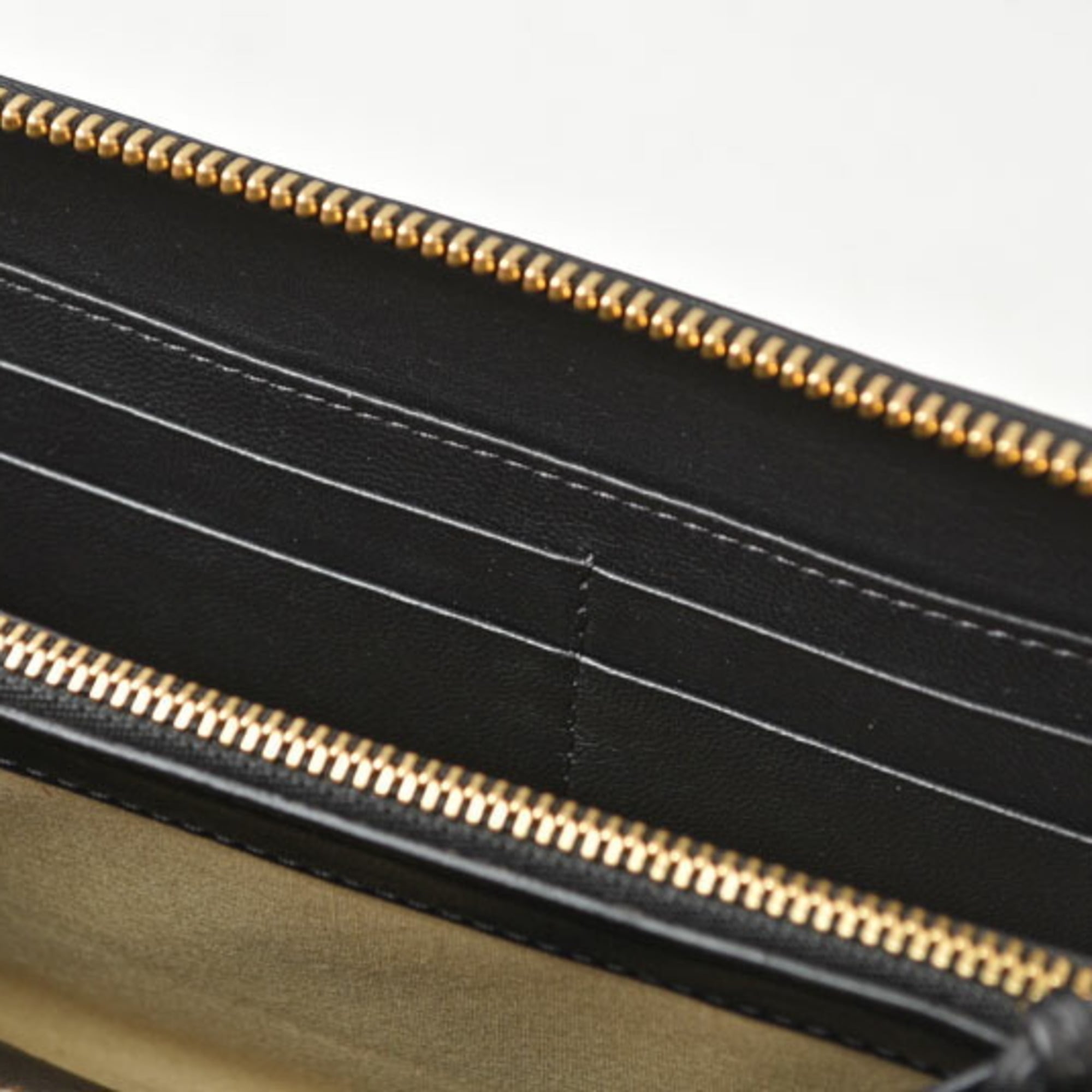 Chloé Black Leather Long Wallet (Bi-Fold) (Pre-Owned)