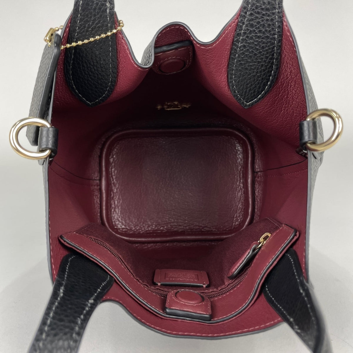 Coach Black Leather Handbag (Pre-Owned)