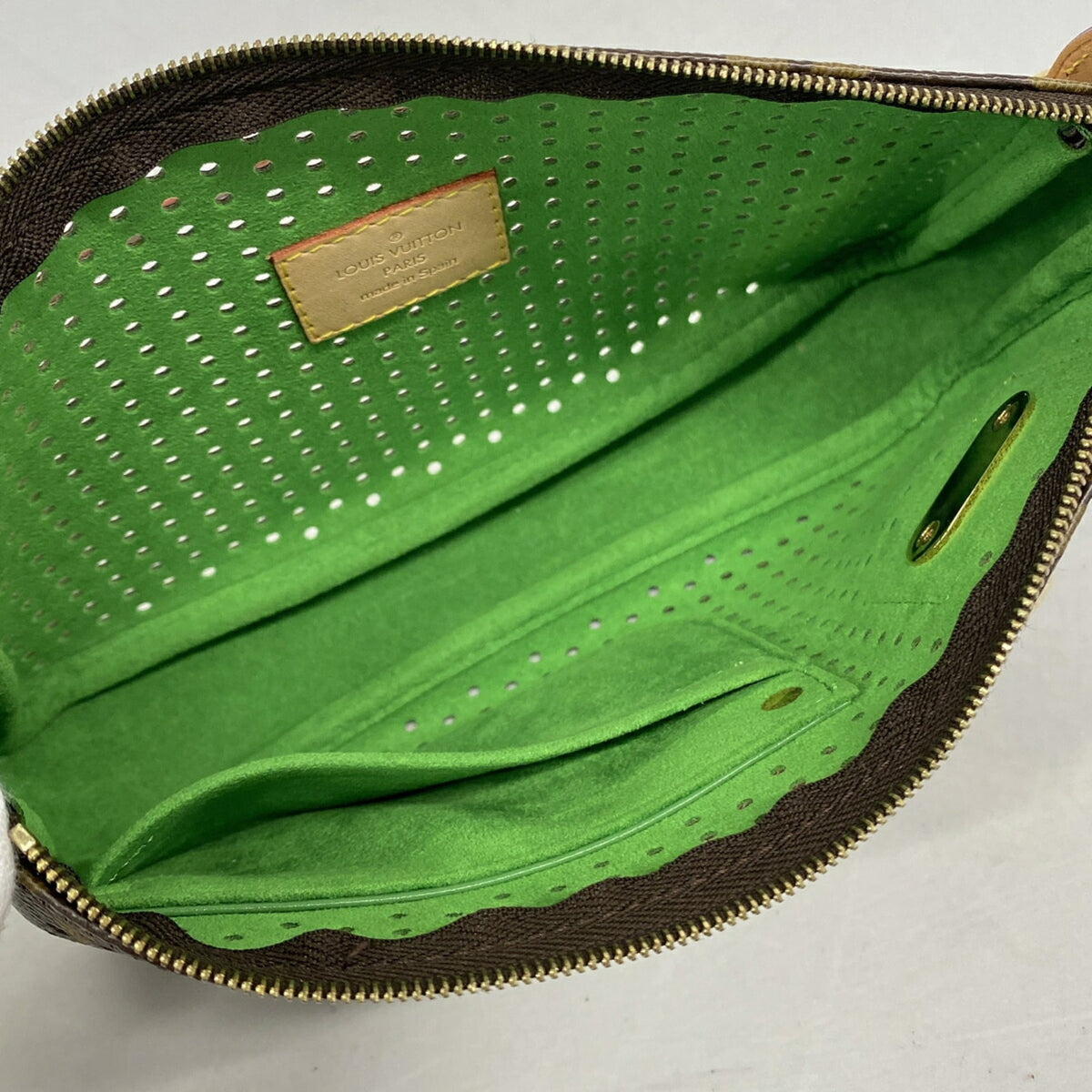Louis Vuitton Vert Pouch (Pre-Owned)