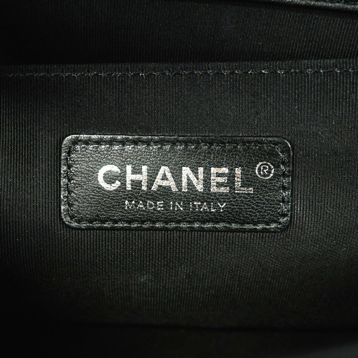Chanel Black Leather Shoulder Bag (Pre-Owned)