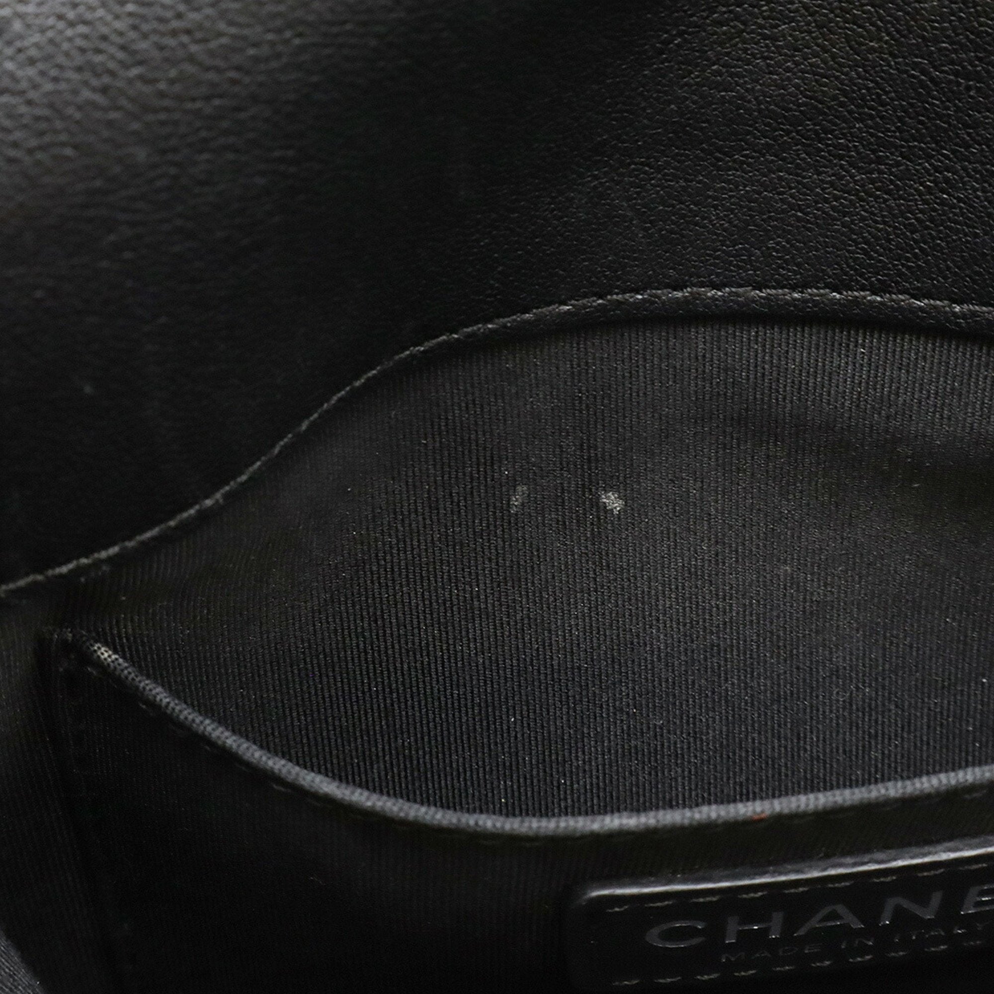 Chanel Black Leather Shoulder Bag (Pre-Owned)