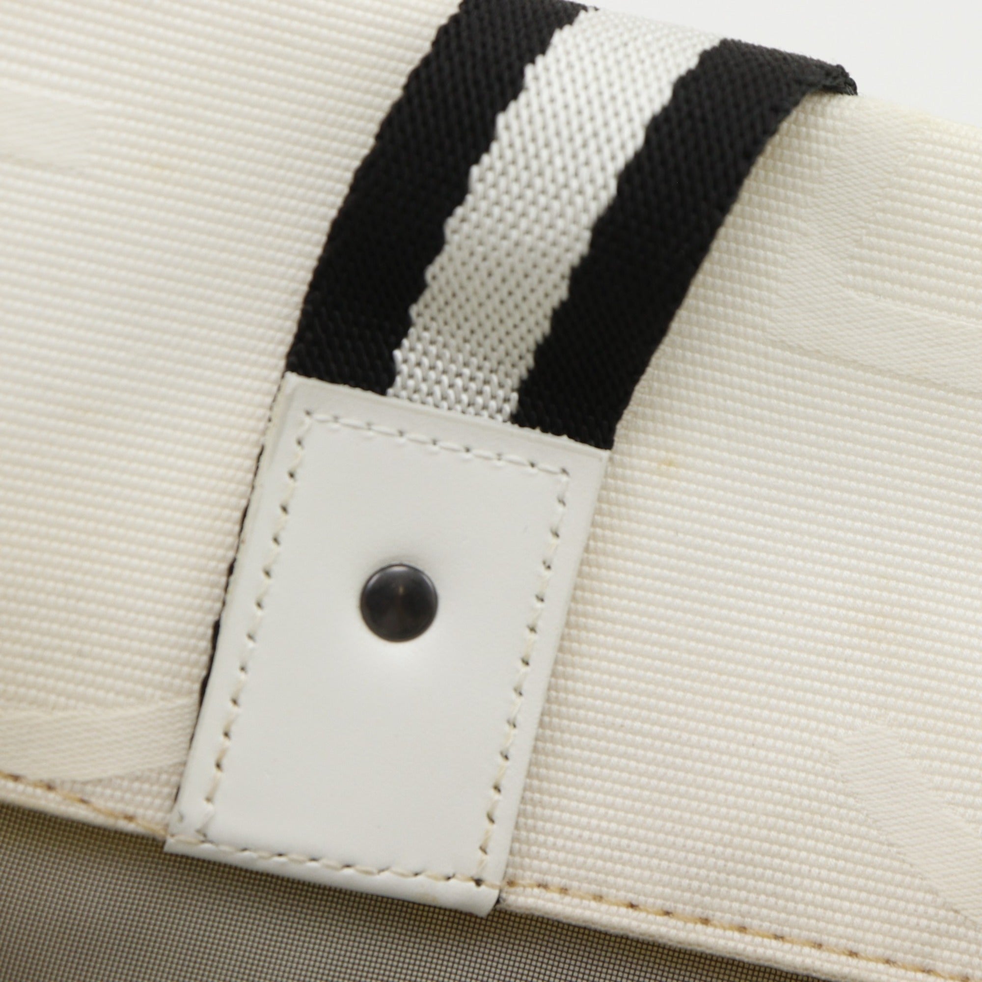 Gucci White Canvas Tote Bag (Pre-Owned)