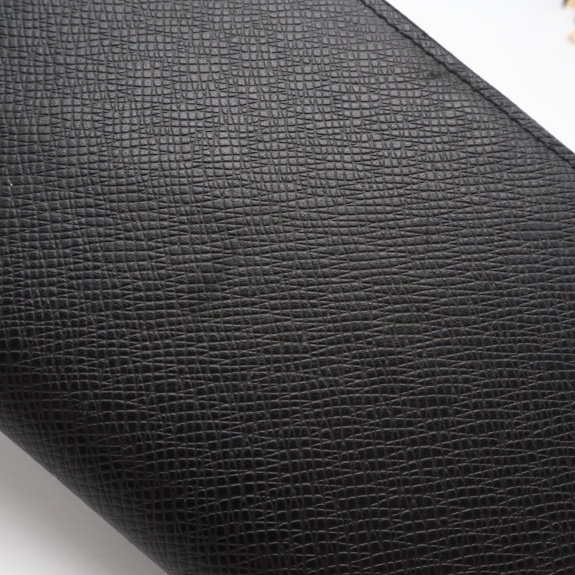 Louis Vuitton Taiga Black Leather Long Wallet (Bi-Fold) (Pre-Owned)