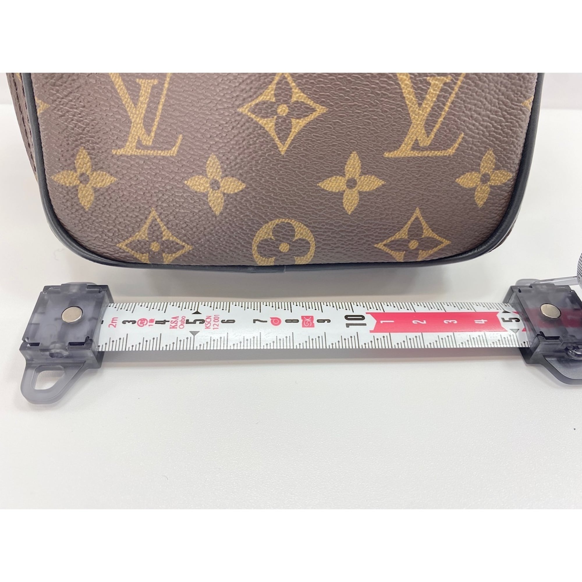 Louis Vuitton Brown Shoulder Bag (Pre-Owned)