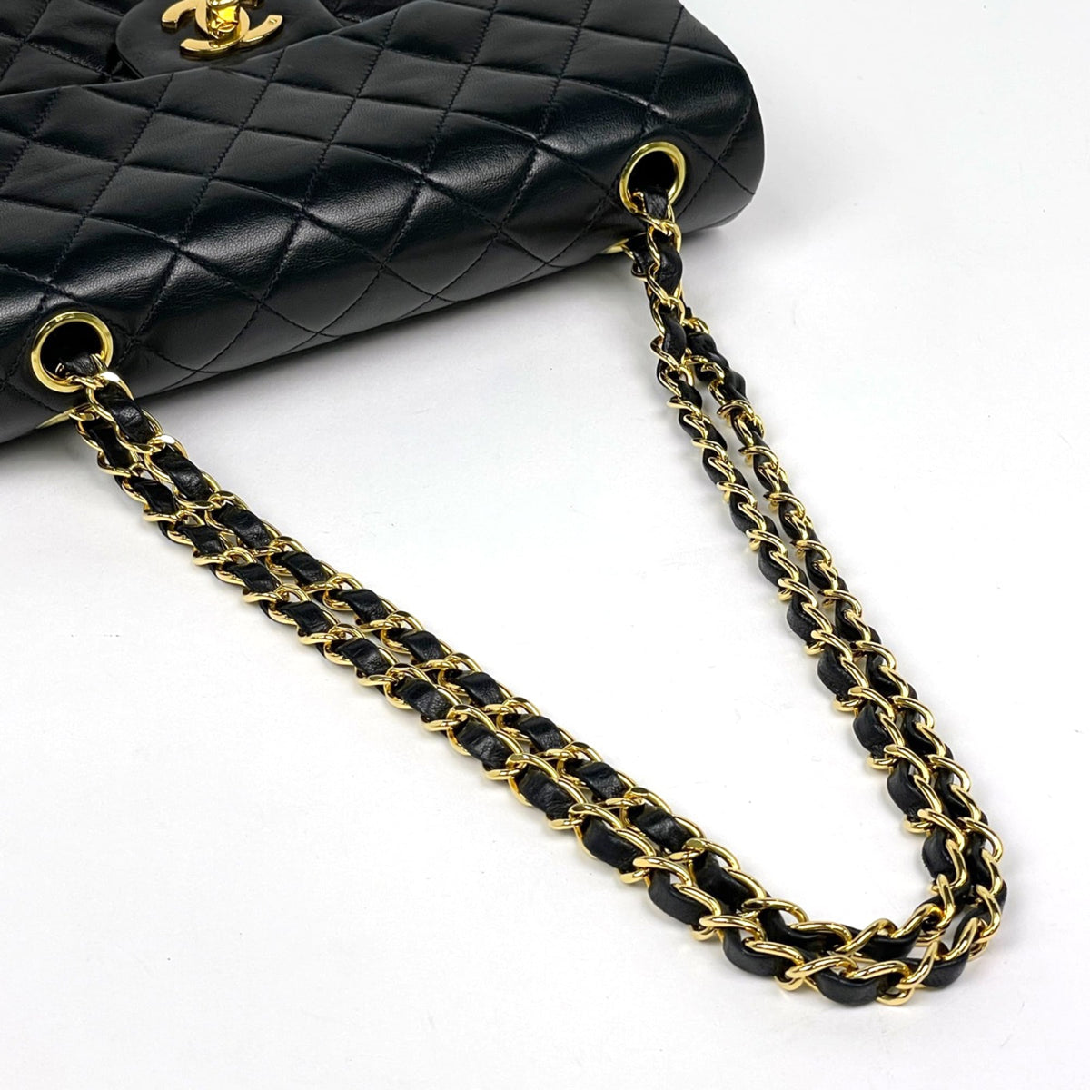 Chanel Matelasse Black Leather Shoulder Bag (Pre-Owned)