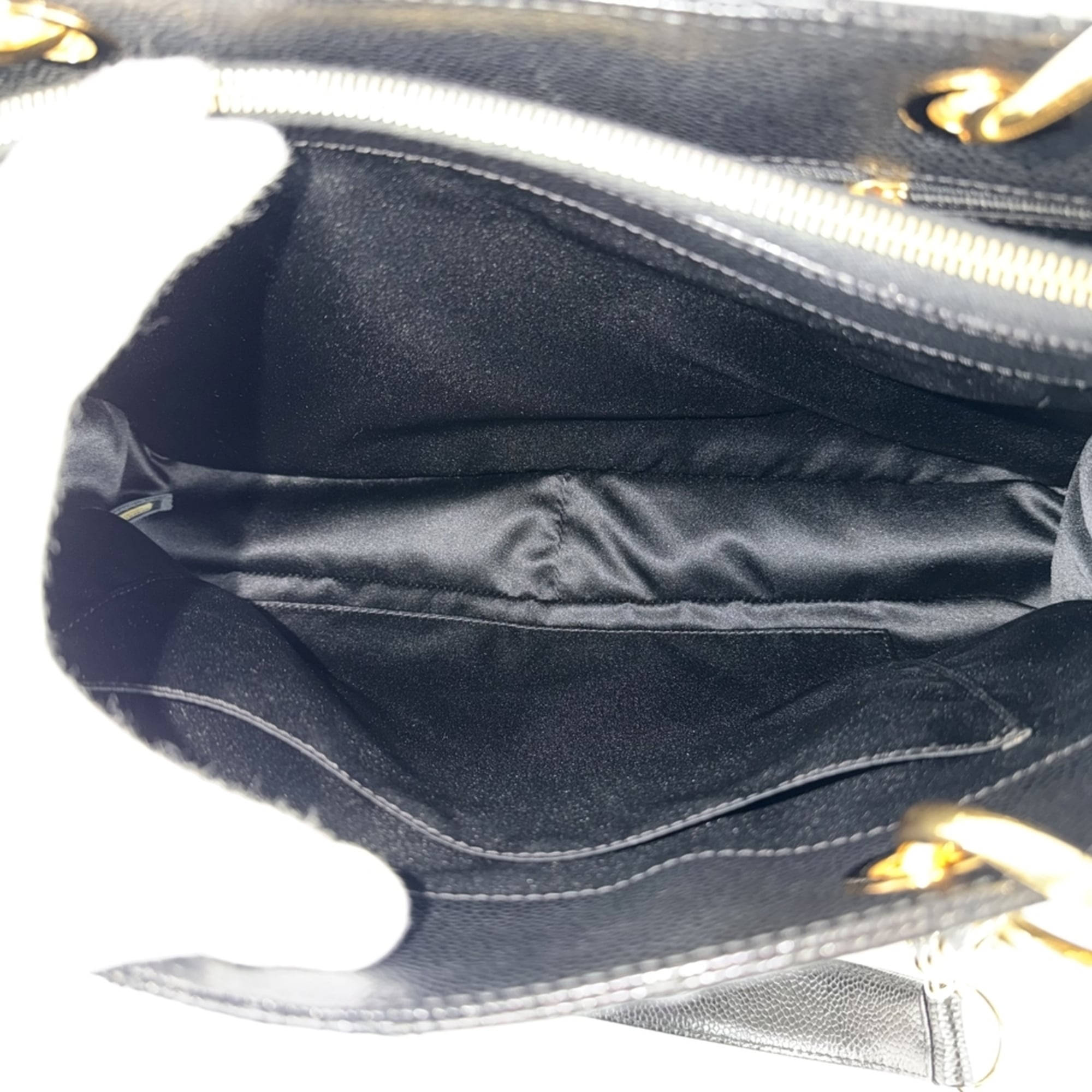 Chanel Matelasse Black Grained Calfskin Handbag (Pre-Owned)
