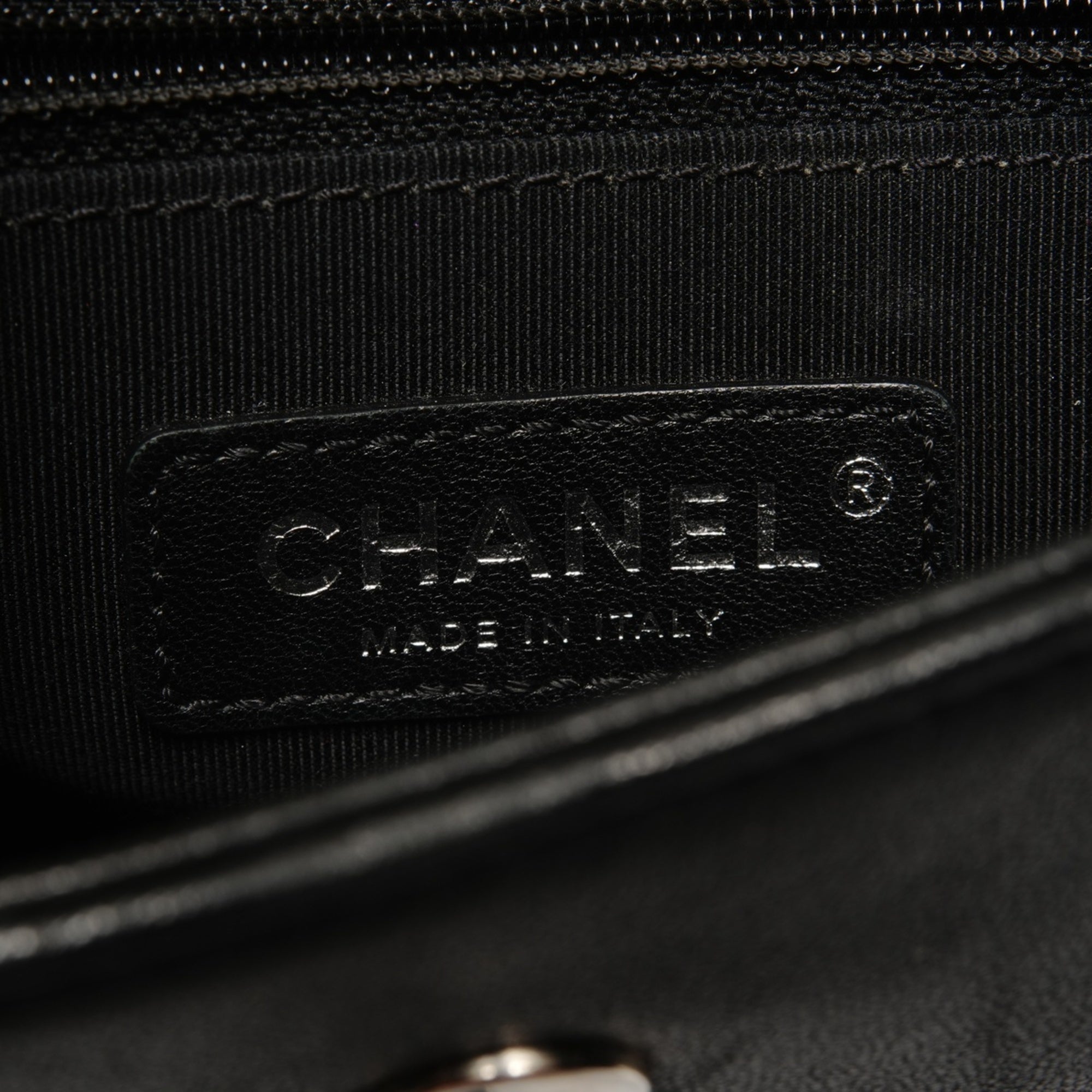 Chanel Black Leather Shoulder Bag (Pre-Owned)