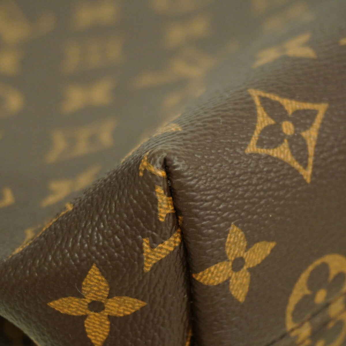 Louis Vuitton Brown Shoulder Bag (Pre-Owned)