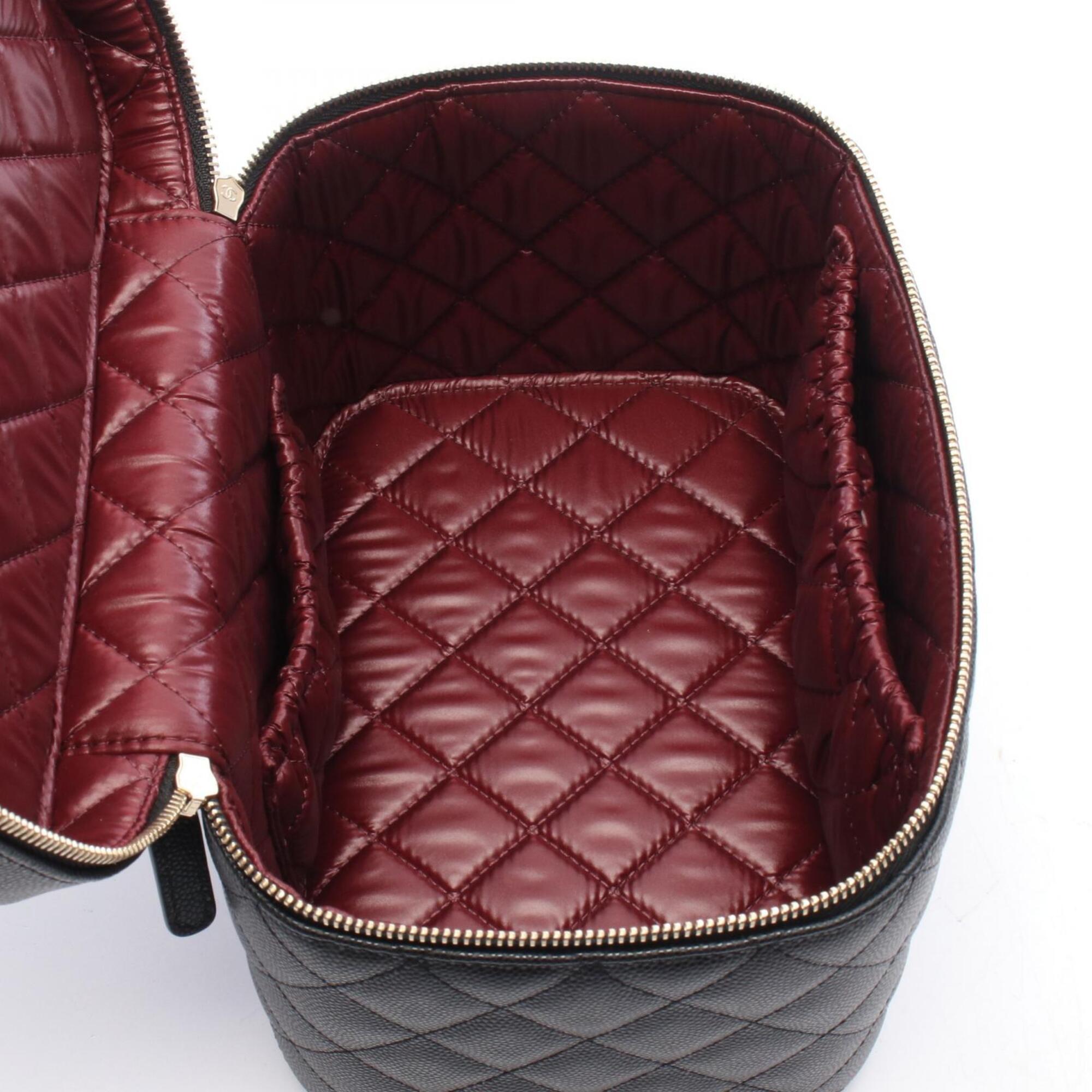 Chanel Matelasse Black Grained Calfskin Handbag (Pre-Owned)
