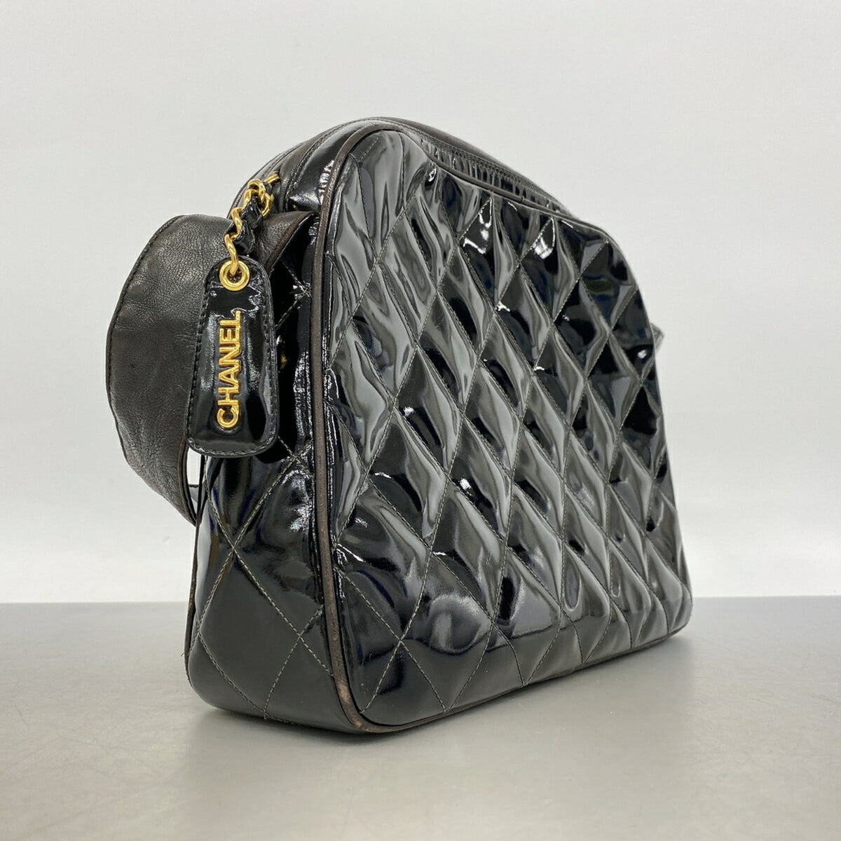 Chanel Black Patent Leather Shoulder Bag (Pre-Owned)