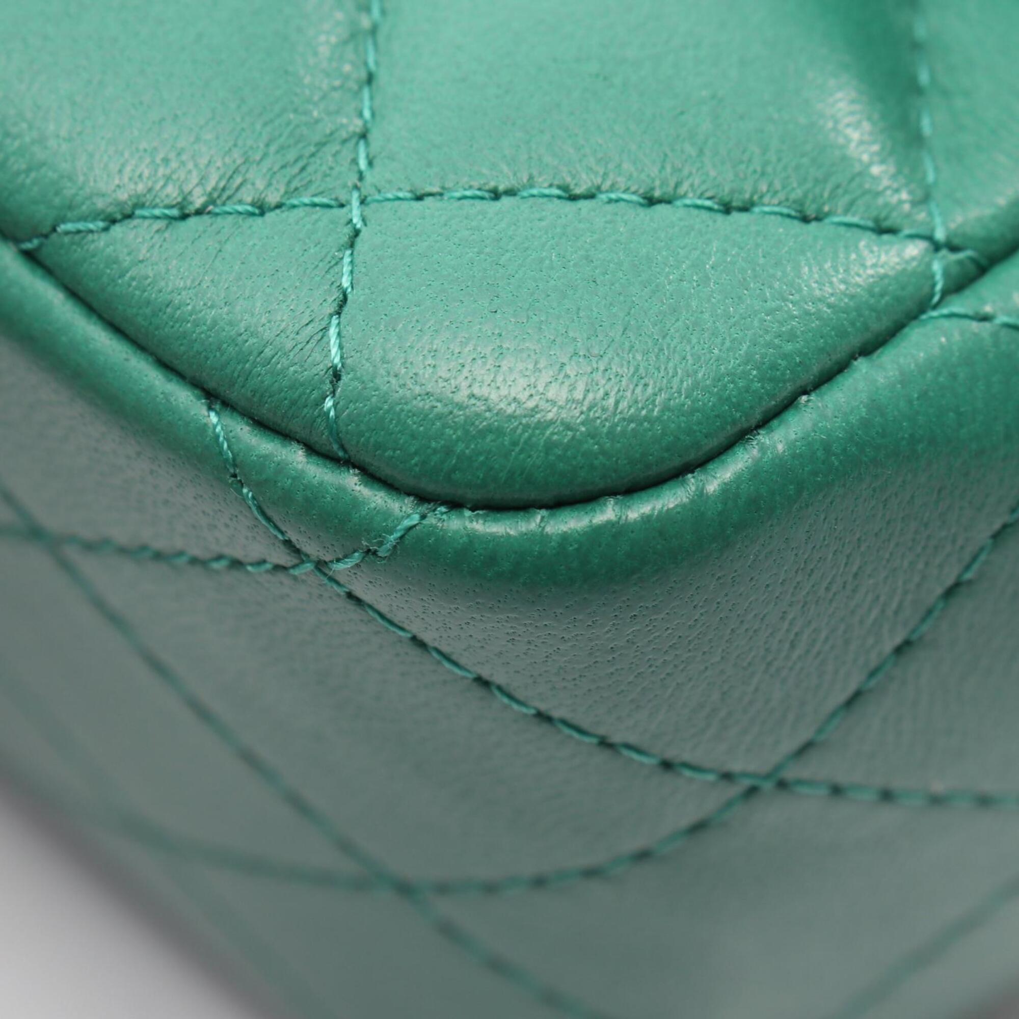 Chanel Green Leather Handbag Shoulder Bag (Pre-Owned)