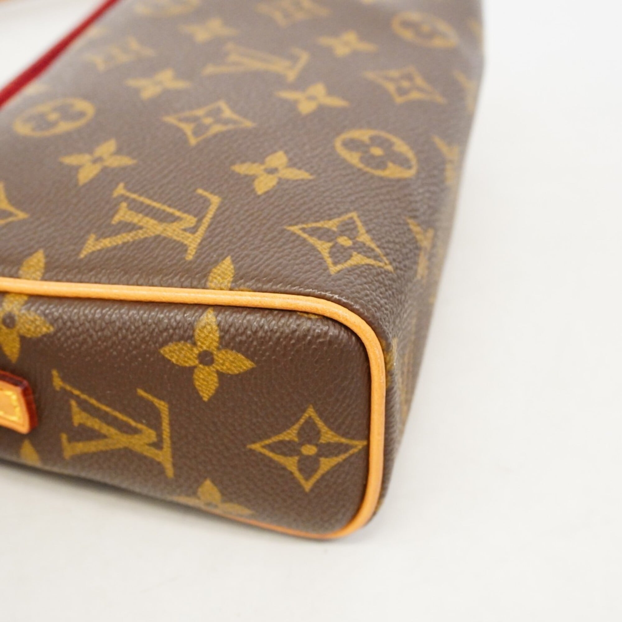 Louis Vuitton Brown Handbag (Pre-Owned)