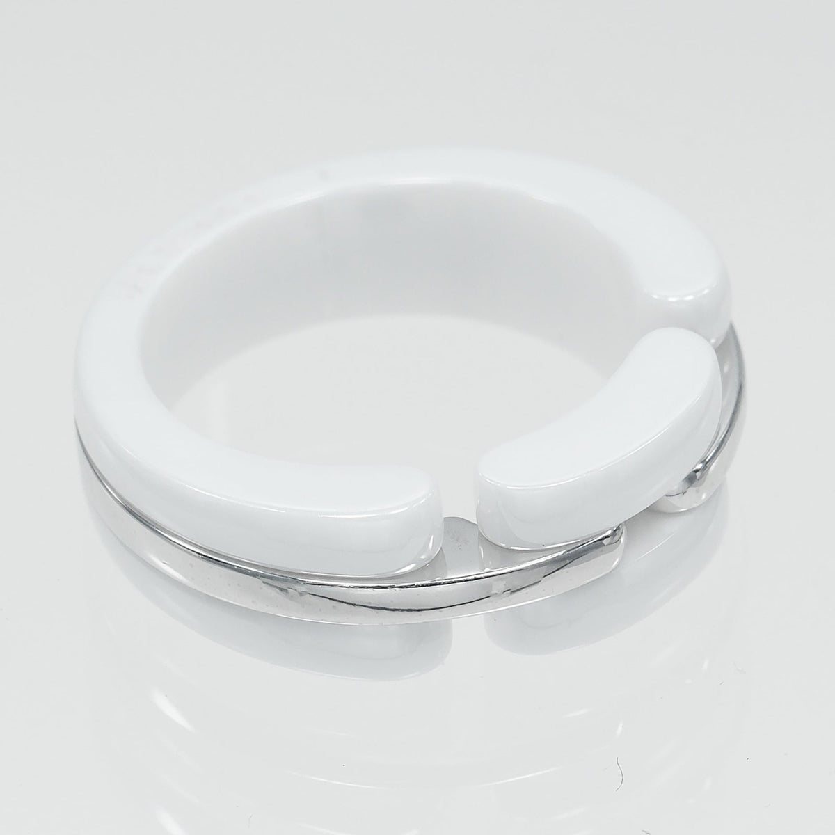 Chanel White Gold (18K) Ceramic Band Ring (Pre-Owned)