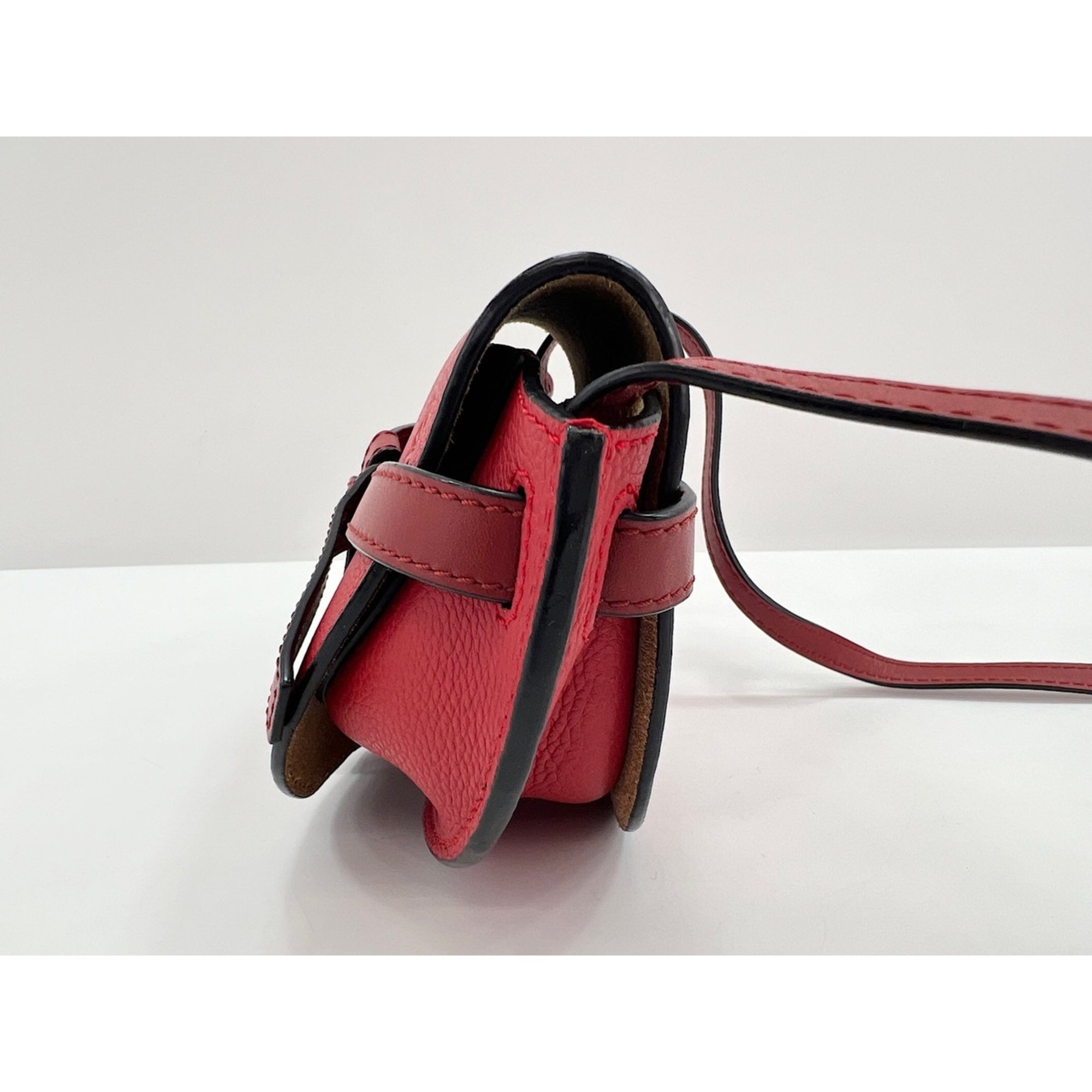 Loewe Red Color Shoulder Bag (Pre-Owned)