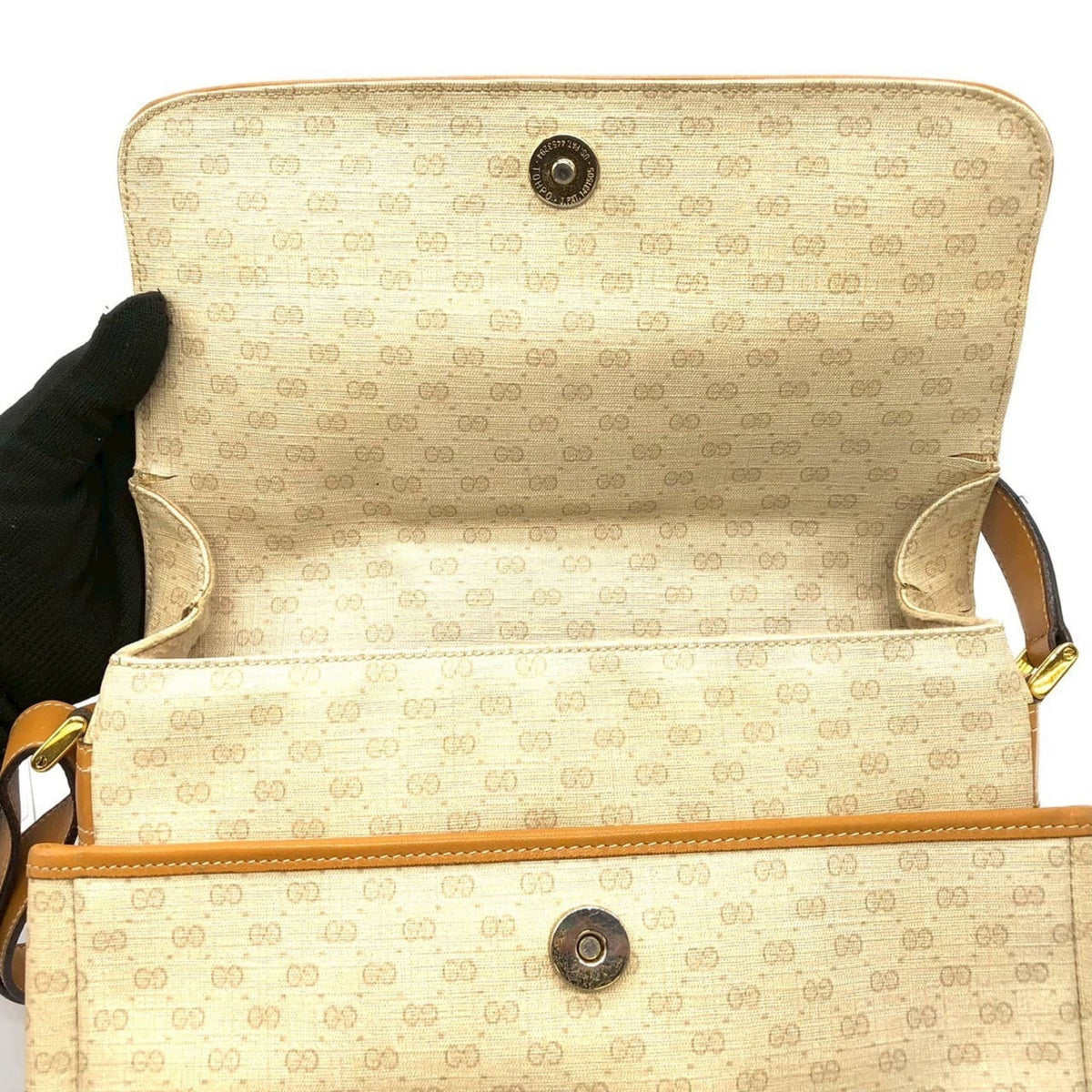 Gucci Off-White Micro Gg Leather Shoulder Bag (Pre-Owned)
