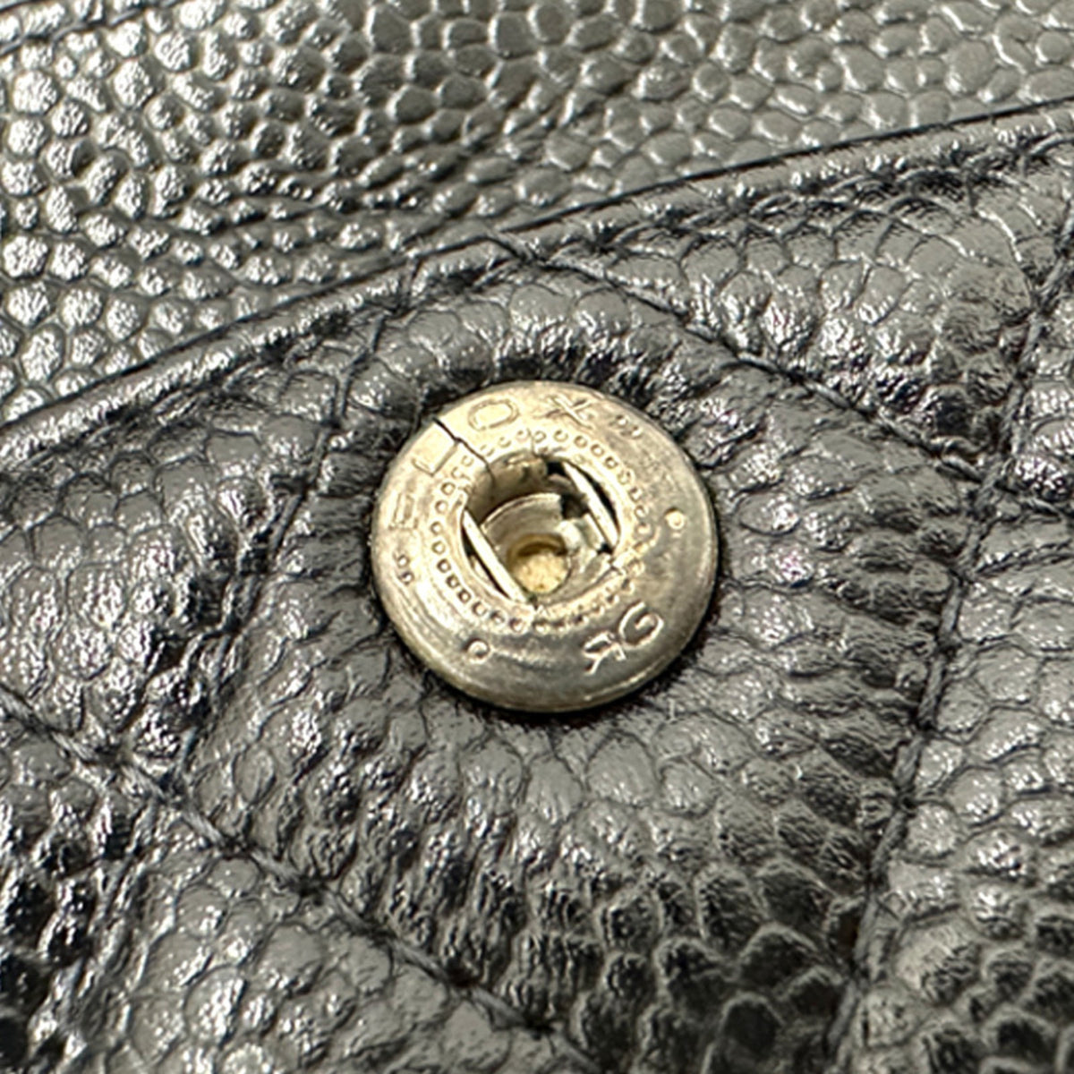 Chanel Black Grained Calfskin Handbag Shoulder Bag (Pre-Owned)