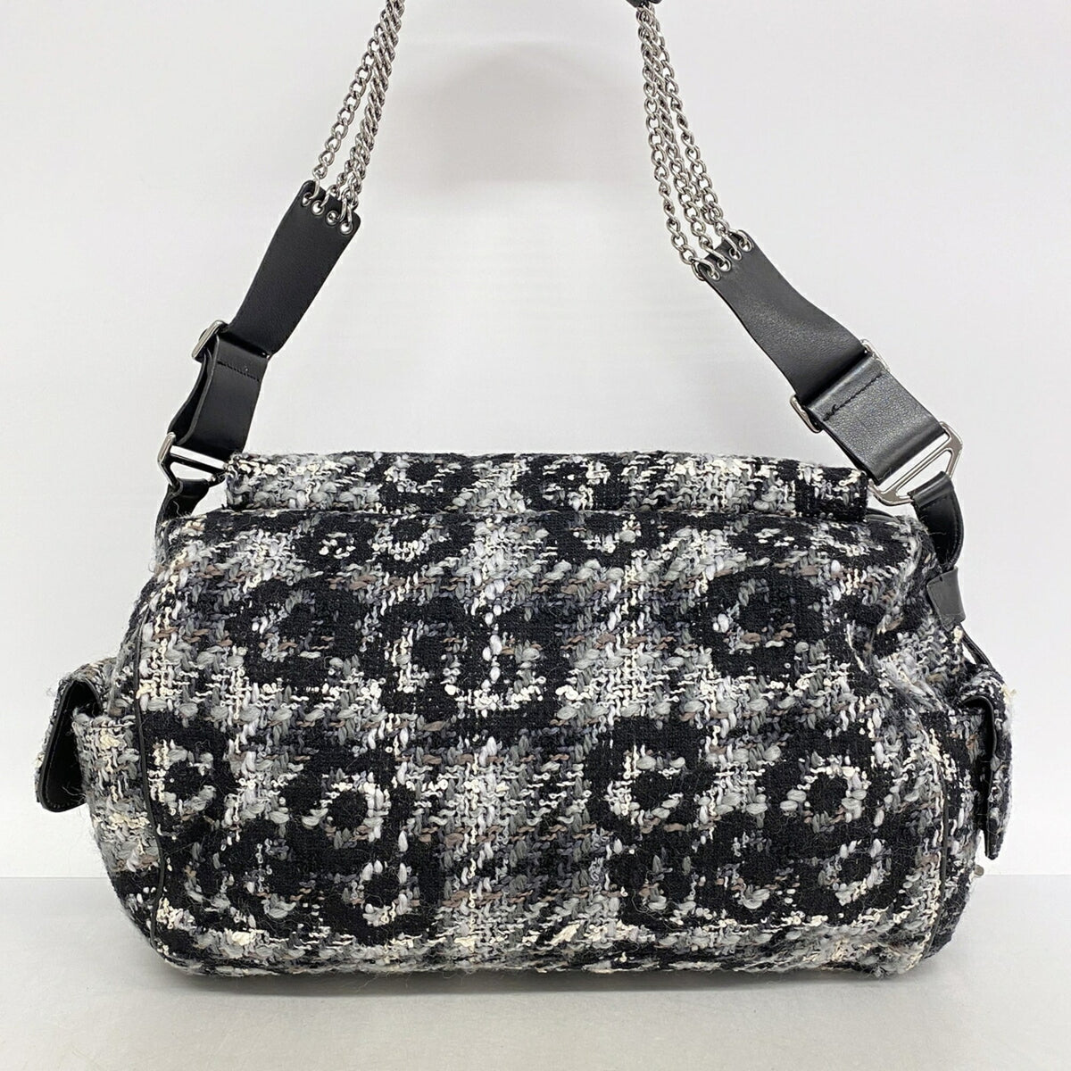 Chanel Black White Tweed Shoulder Bag (Pre-Owned)
