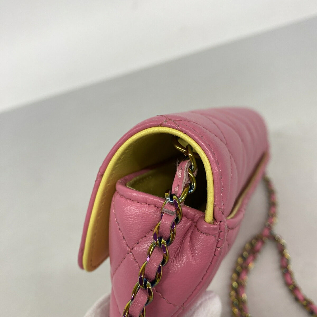 Chanel Pink Leather Shoulder Bag (Pre-Owned)