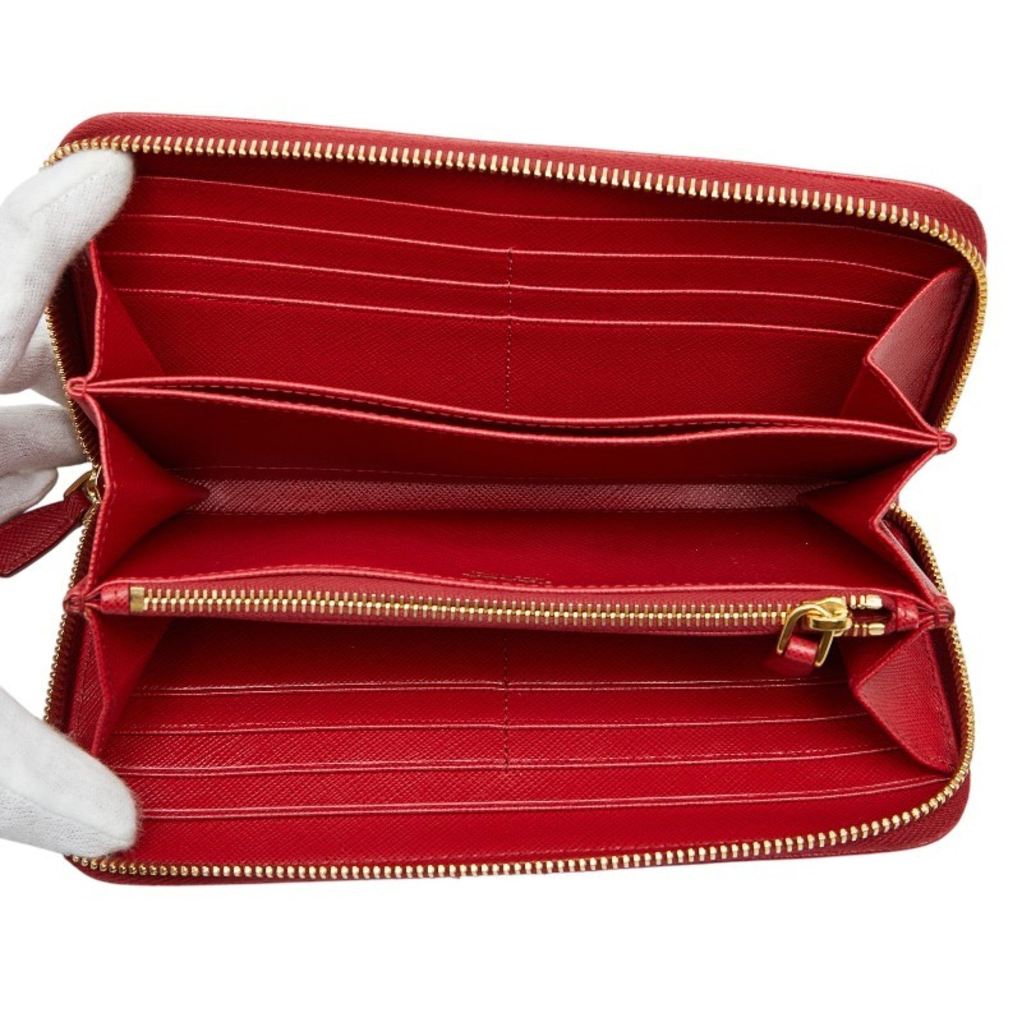 Prada Red Color Leather Long Wallet (Bi-Fold) (Pre-Owned)