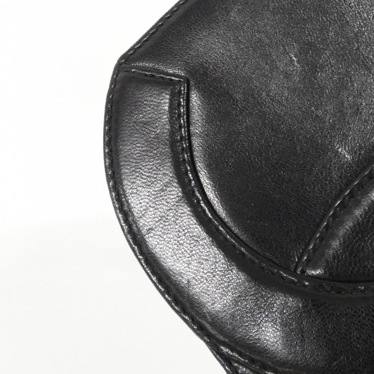 Chanel Black Leather Shoulder Bag (Pre-Owned)