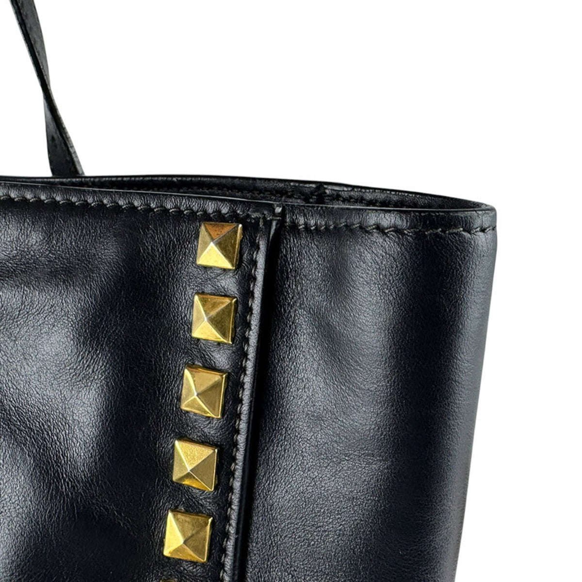 Miu Miu Black Leather Shoulder Bag (Pre-Owned)