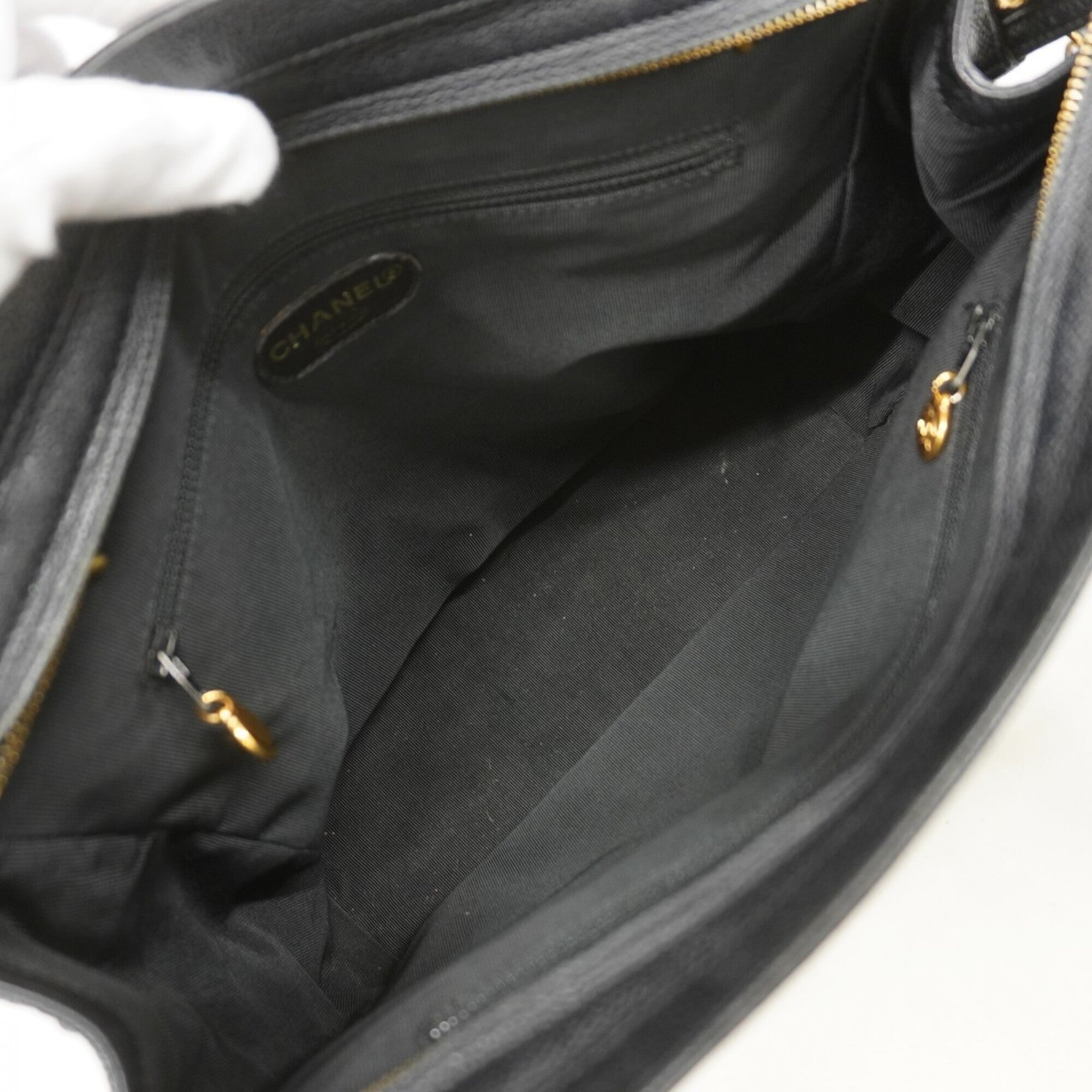 Chanel Black Grained Calfskin Shoulder Bag (Pre-Owned)