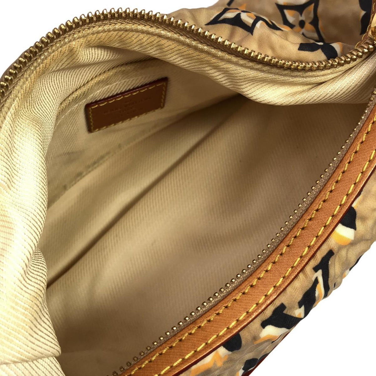 Louis Vuitton Beige Nylon Shoulder Bag (Pre-Owned)