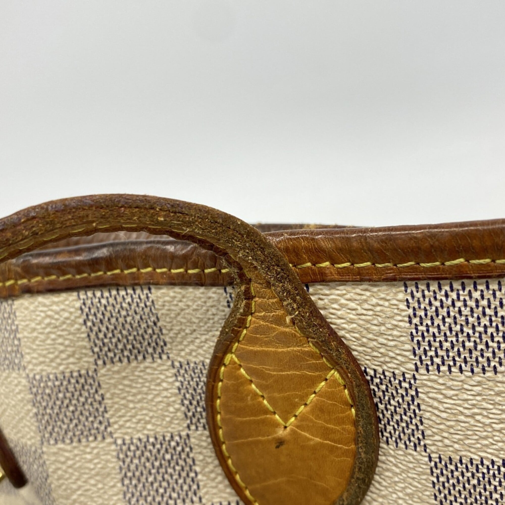 Louis Vuitton White Tote Bag (Pre-Owned)