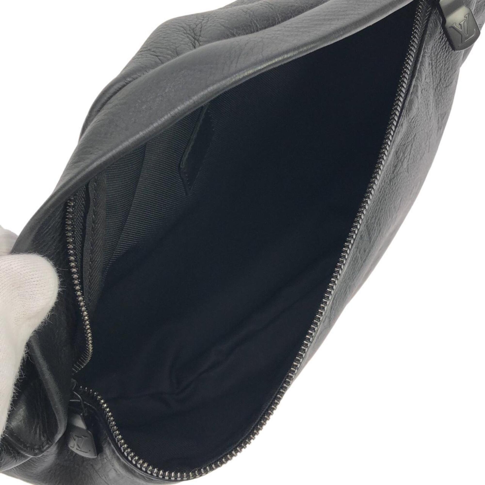Louis Vuitton Black Leather Shoulder Bag (Pre-Owned)