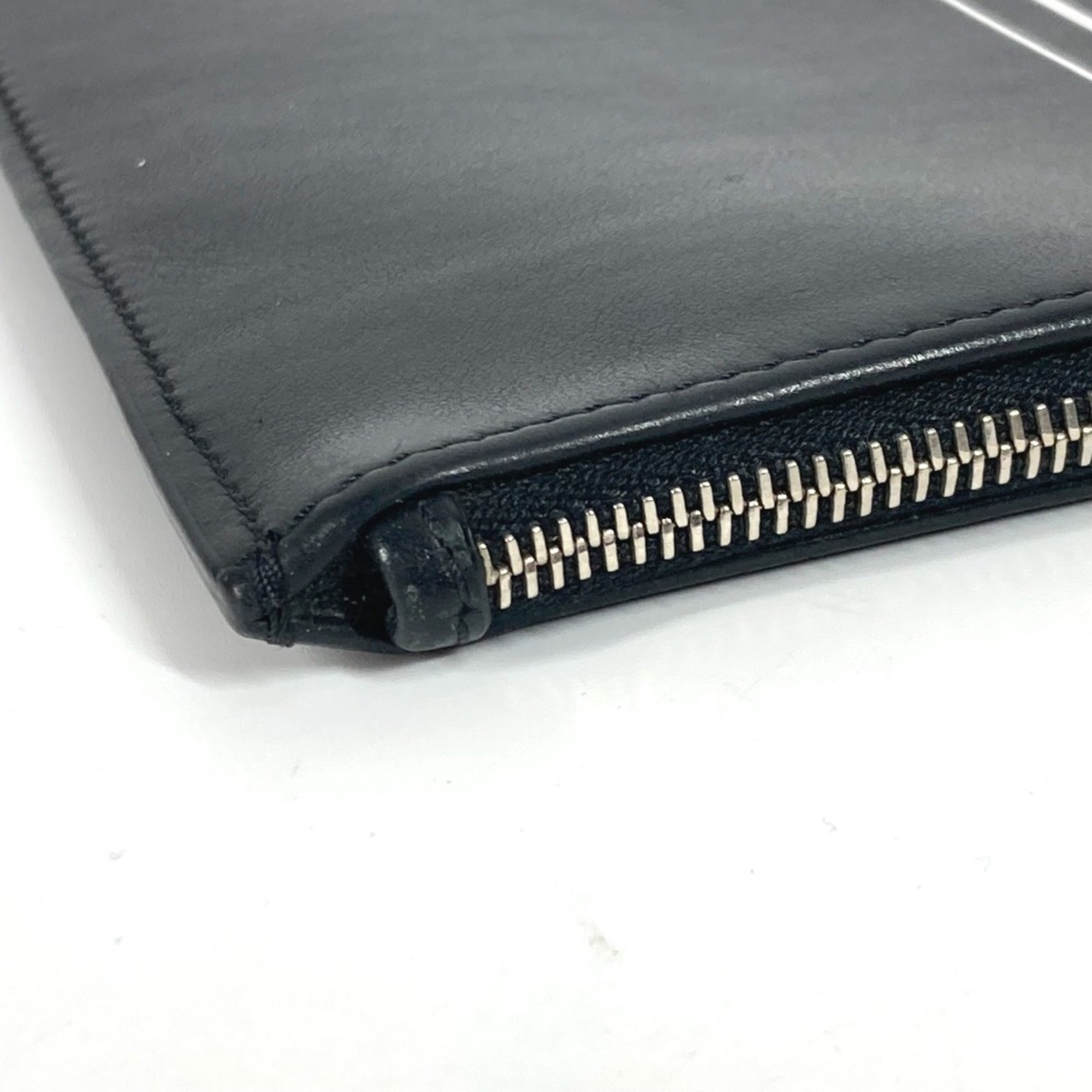 Givenchy Black White Leather Clutch Bag (Pre-Owned)