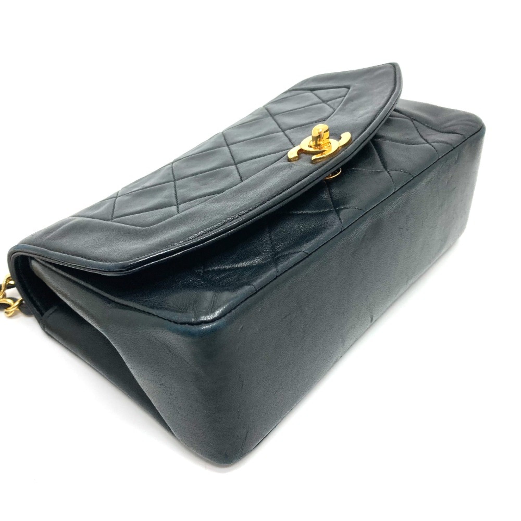 Chanel Black Leather Shoulder Bag (Pre-Owned)