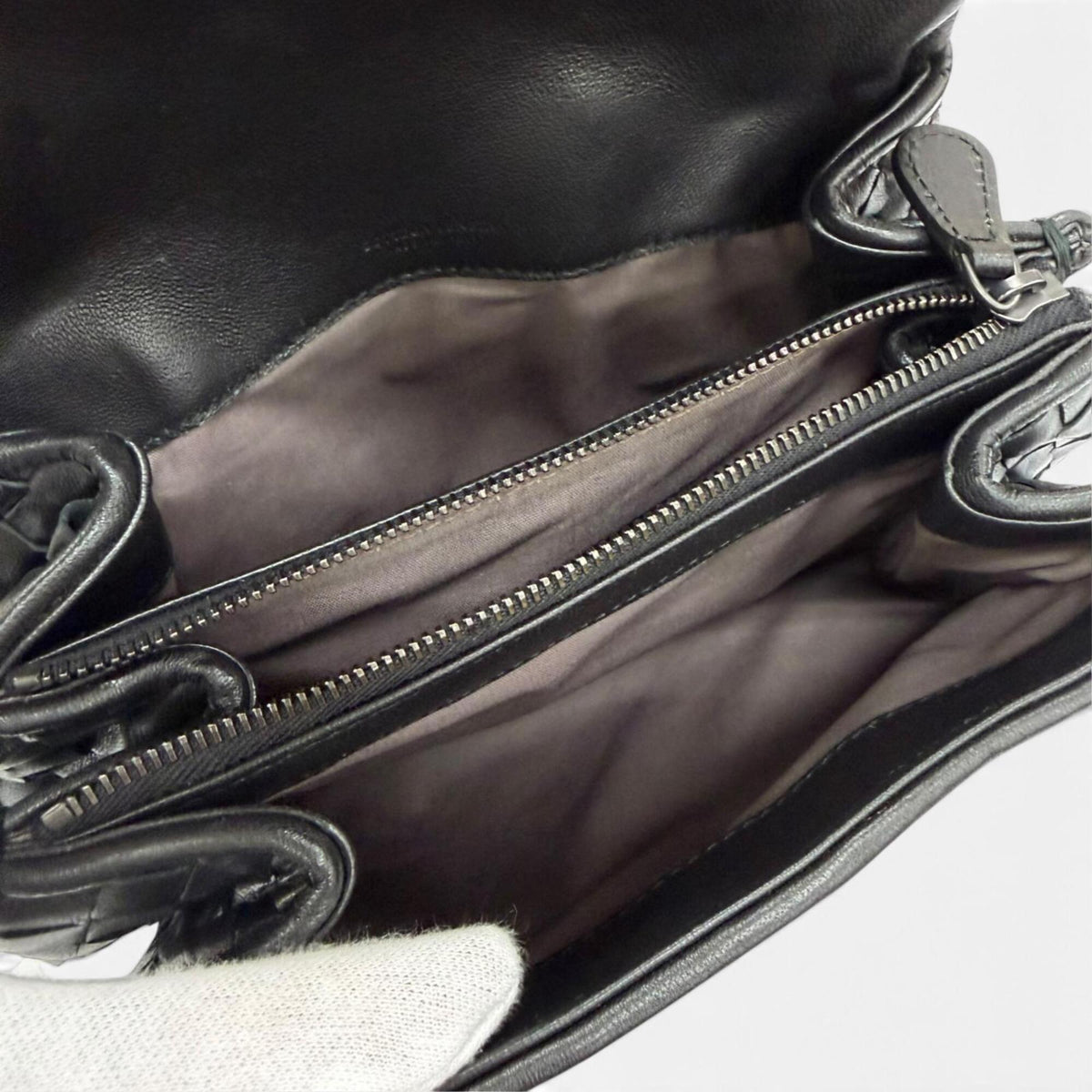 Bottega Veneta Black Leather Clutch Bag (Pre-Owned)