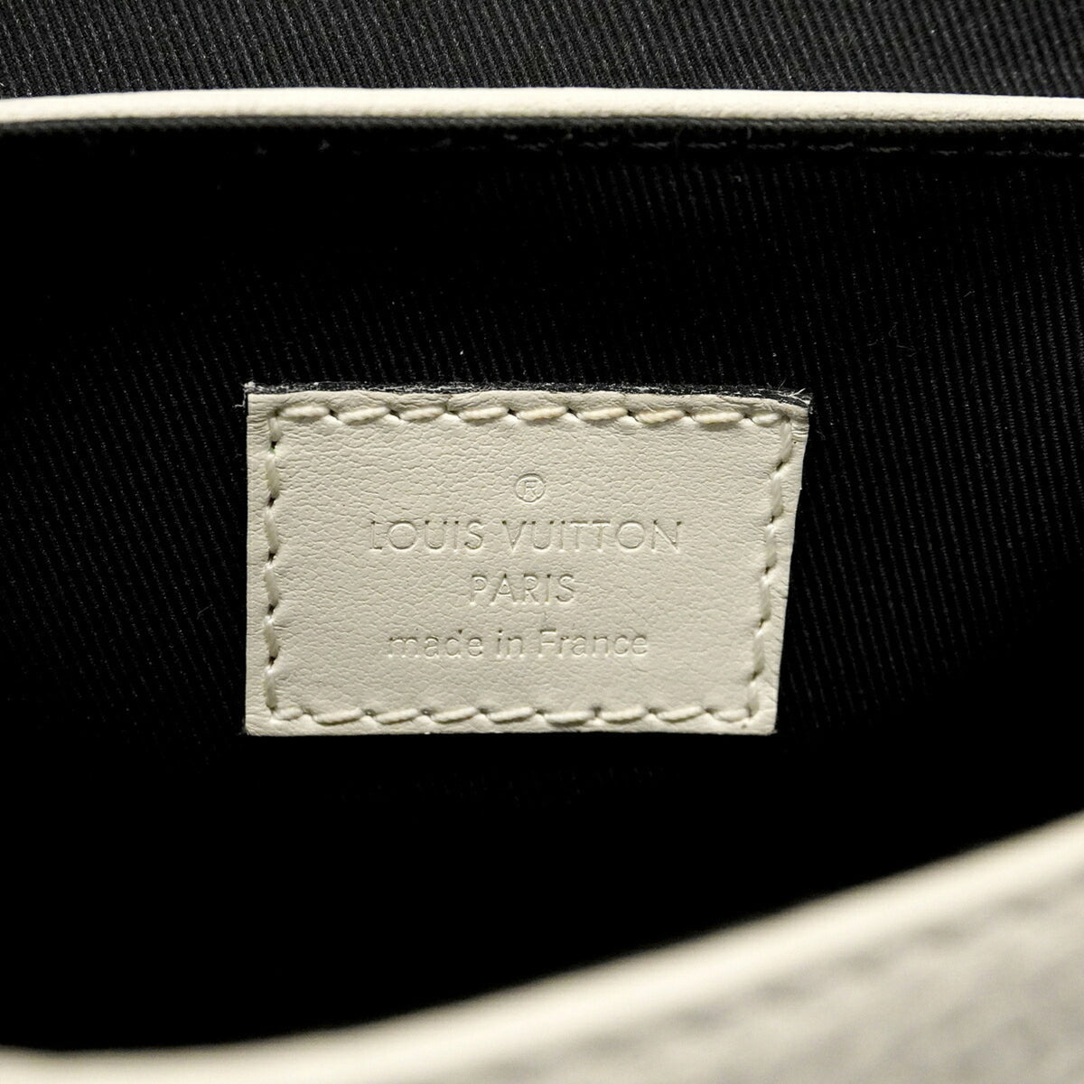Louis Vuitton Blanc Sling Bag (Pre-Owned)