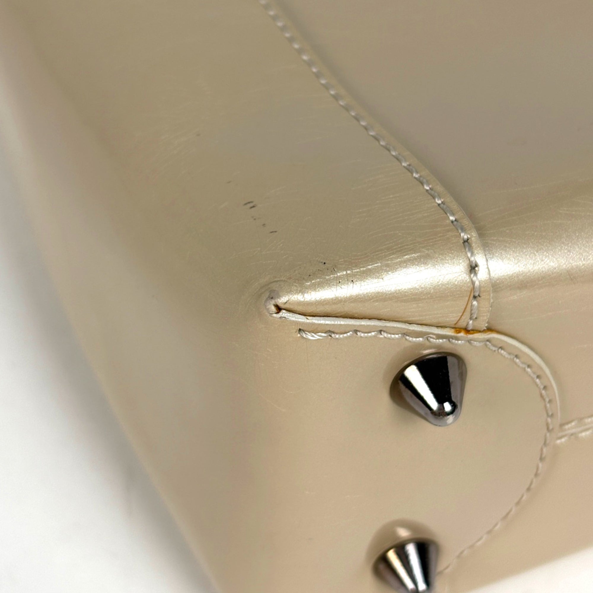Christian Dior Beige Leather Handbag (Pre-Owned)