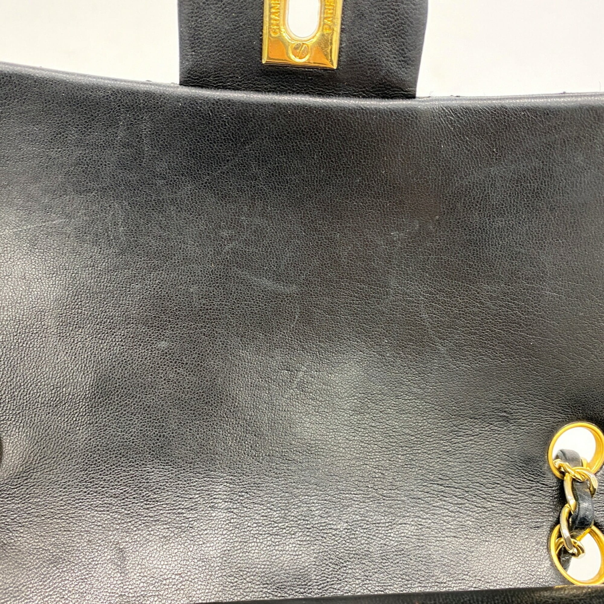 Chanel Black Leather Shoulder Bag (Pre-Owned)