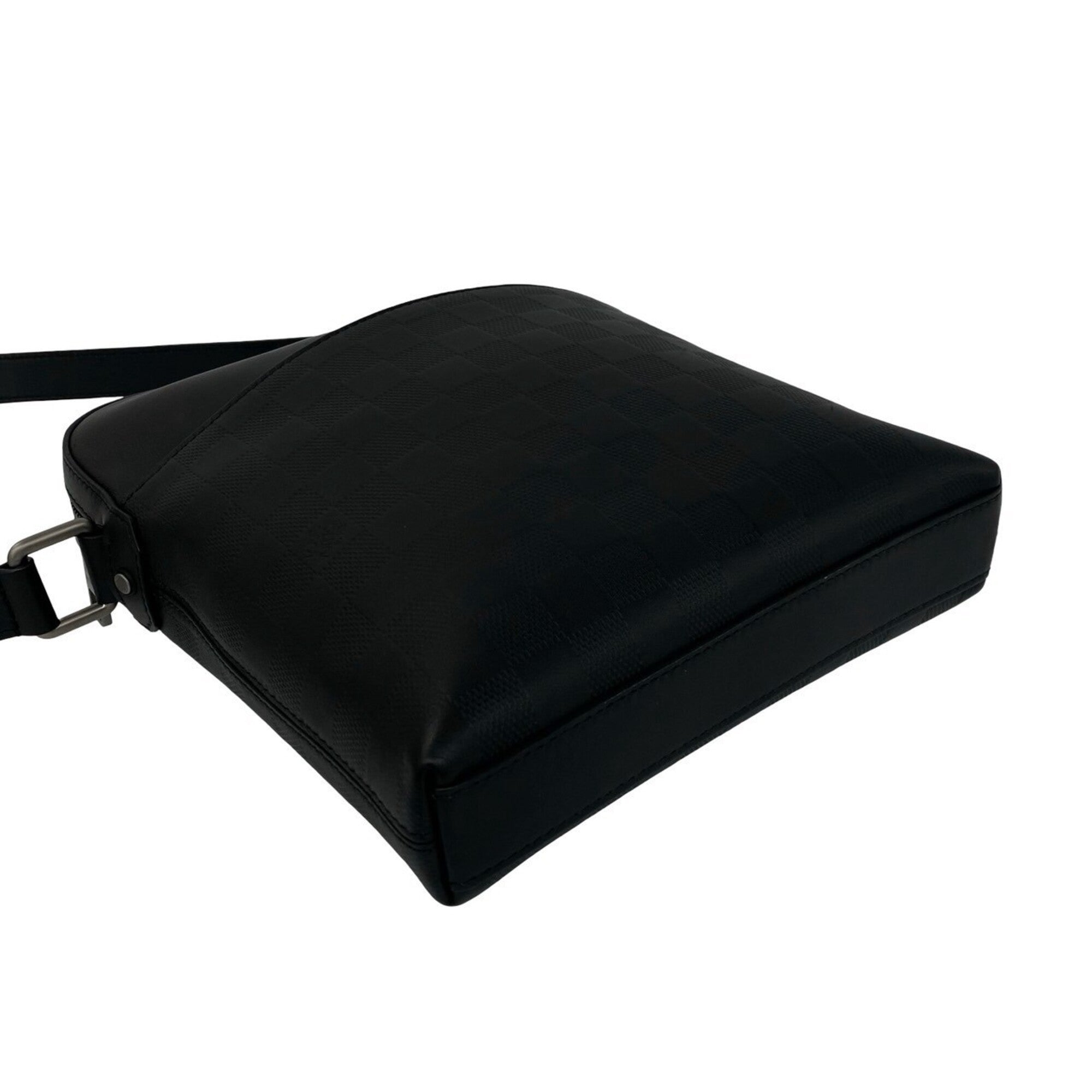 Louis Vuitton Black Leather Pochette Shoulder Bag (Pre-Owned)