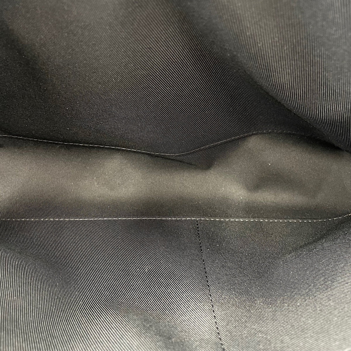 Louis Vuitton Black Handbag (Pre-Owned)