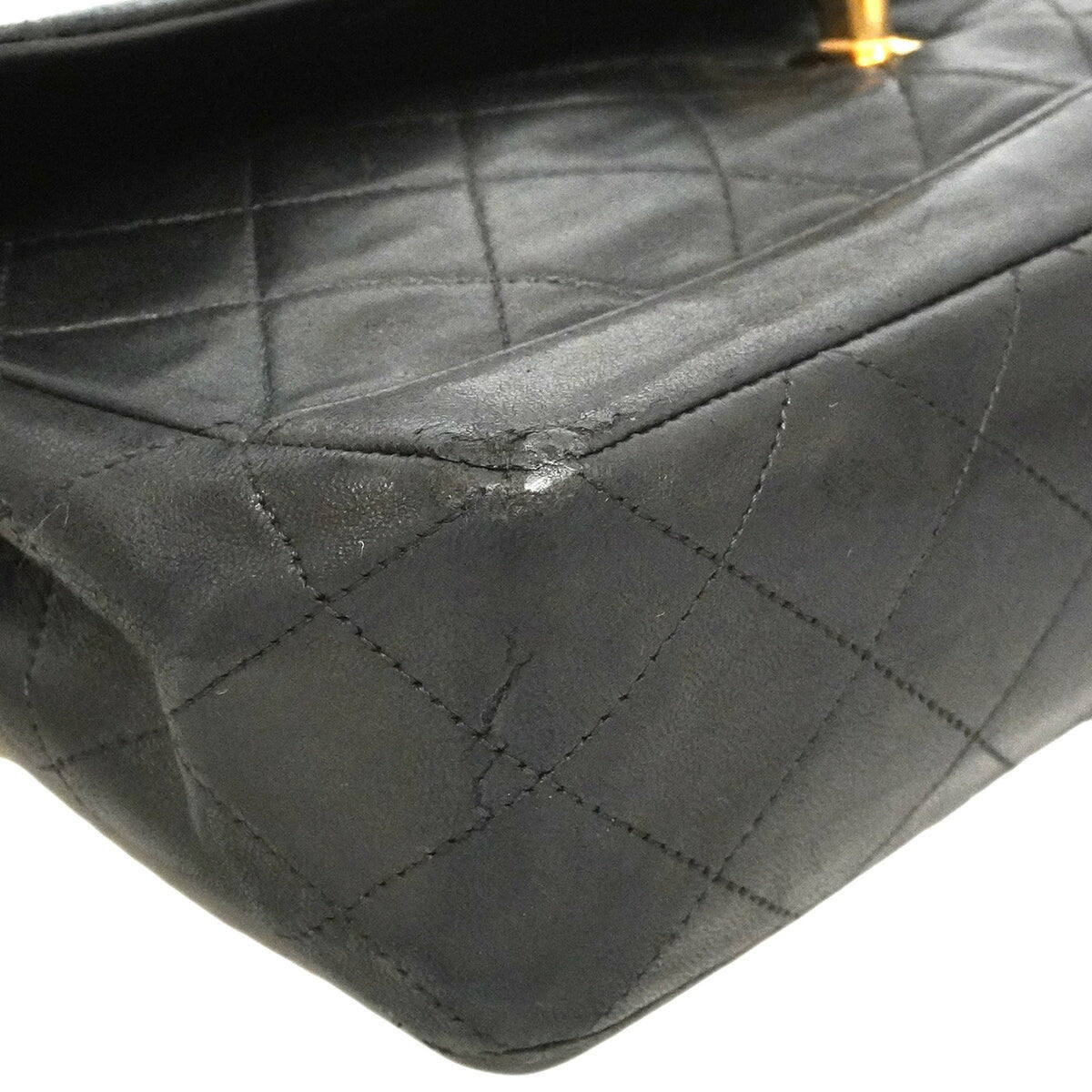 Chanel Black Leather Shoulder Bag (Pre-Owned)