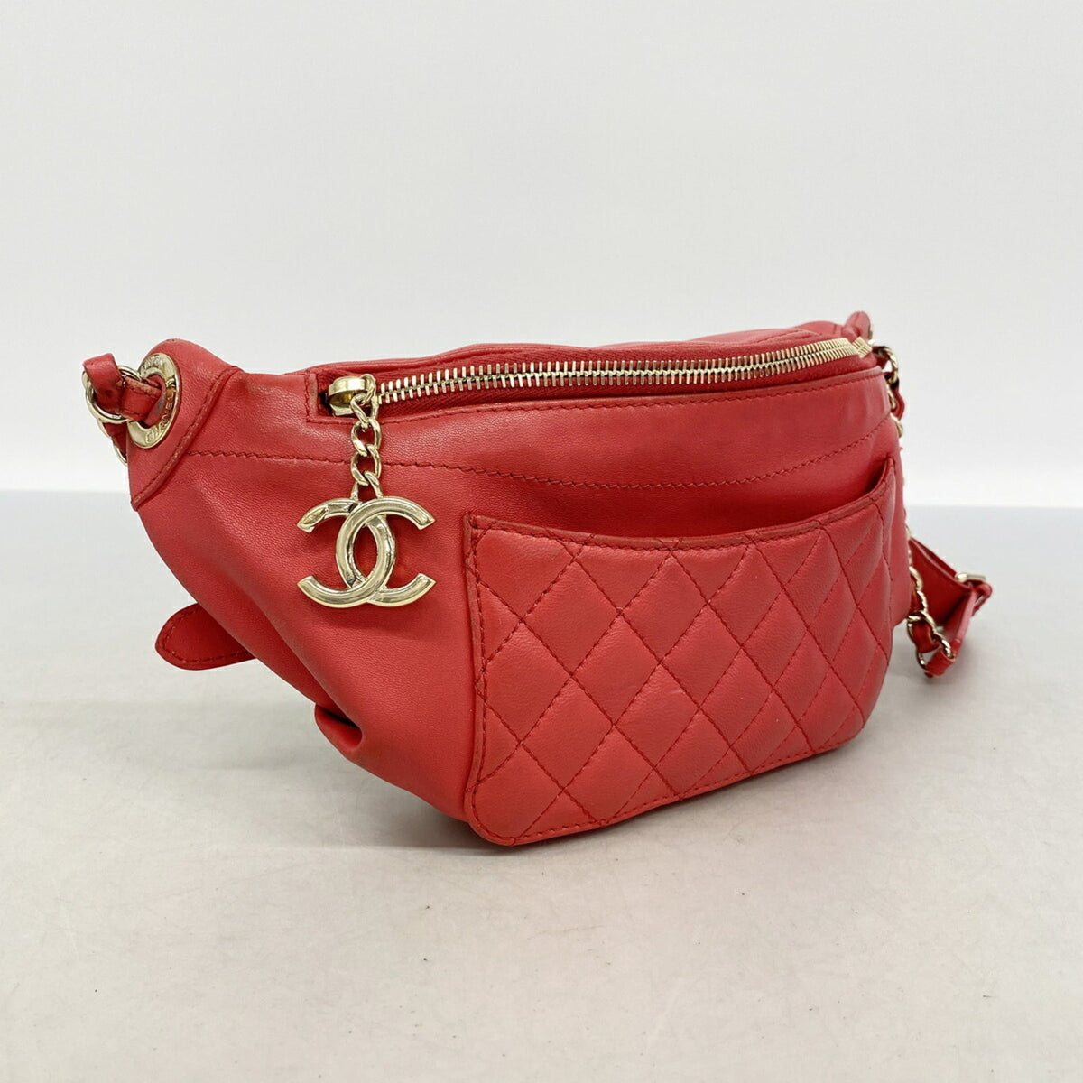 Chanel Red Color Leather Sling Bag (Pre-Owned)