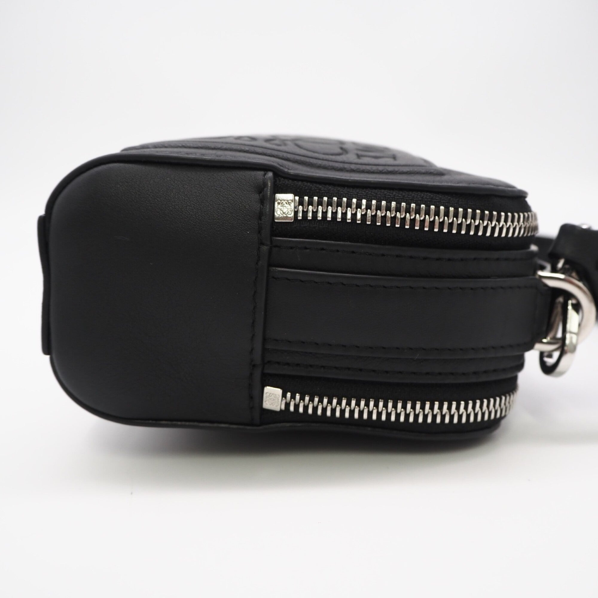 Loewe Black Leather Shoulder Bag (Pre-Owned)