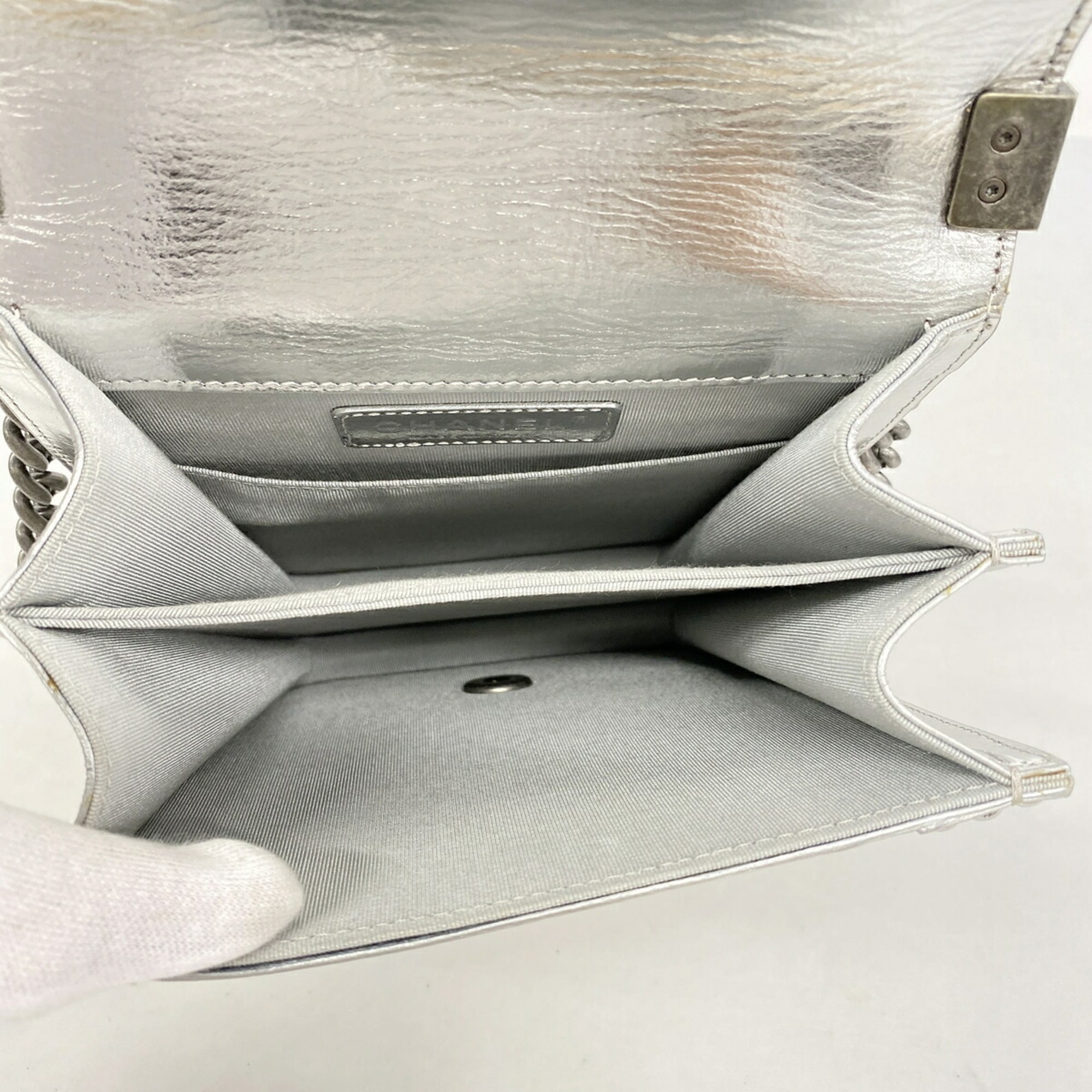 Chanel Silver Leather Shoulder Bag (Pre-Owned)