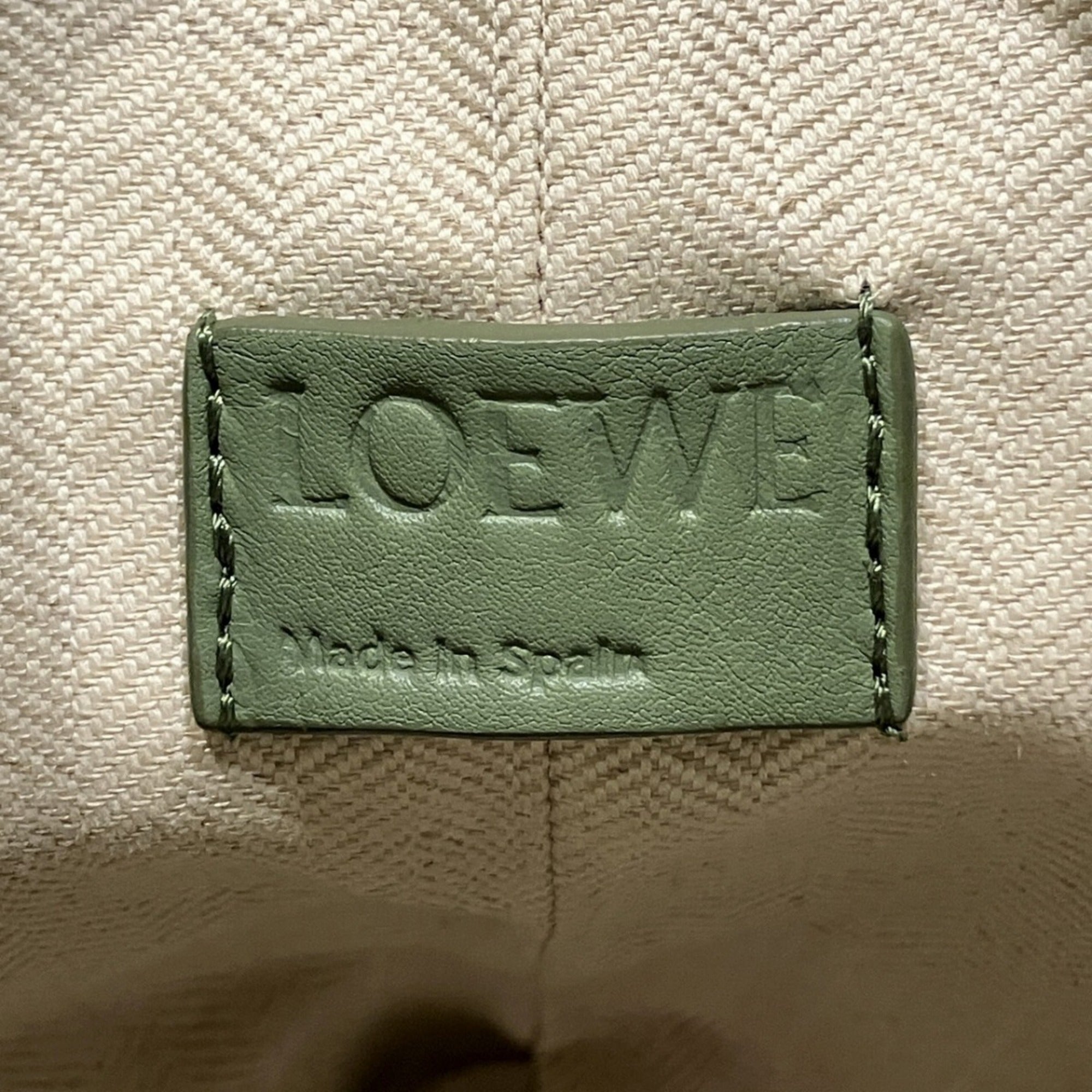 Loewe Dark Green Green Leather Shoulder Bag (Pre-Owned)