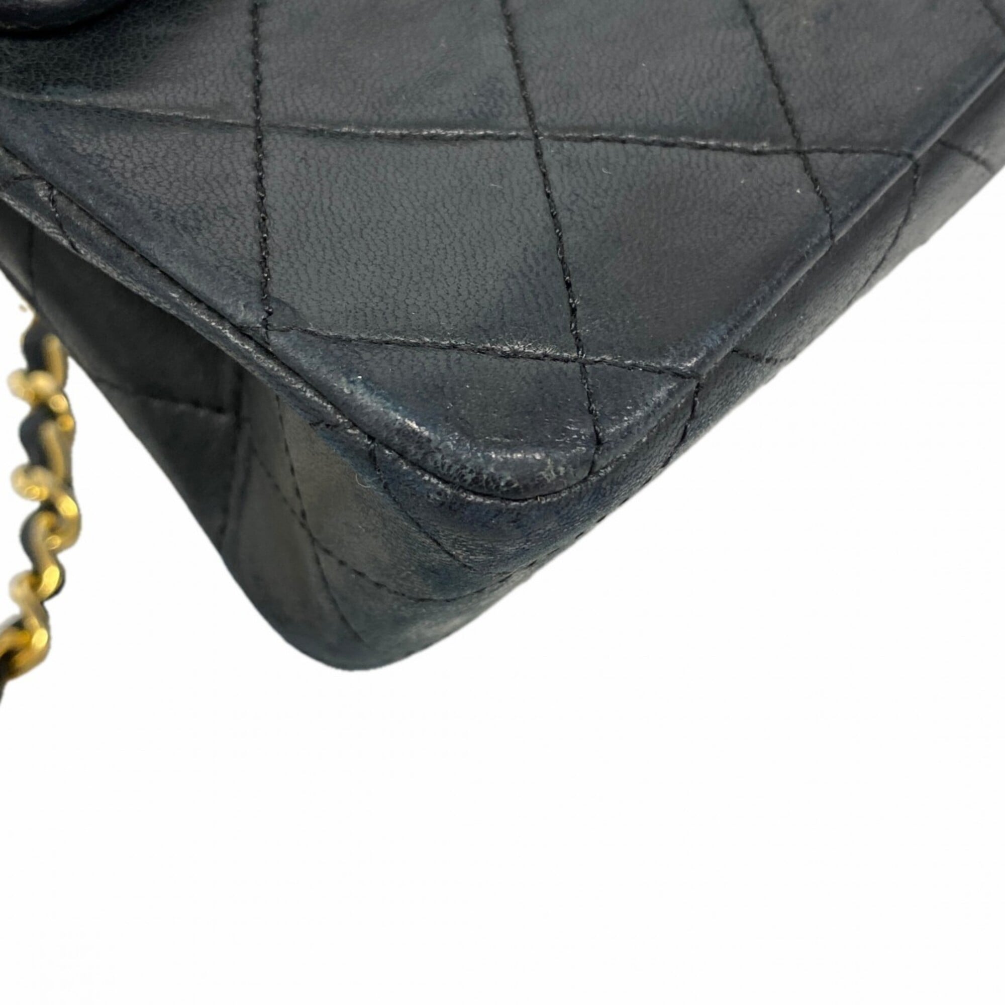 Chanel Black Leather Shoulder Bag (Pre-Owned)