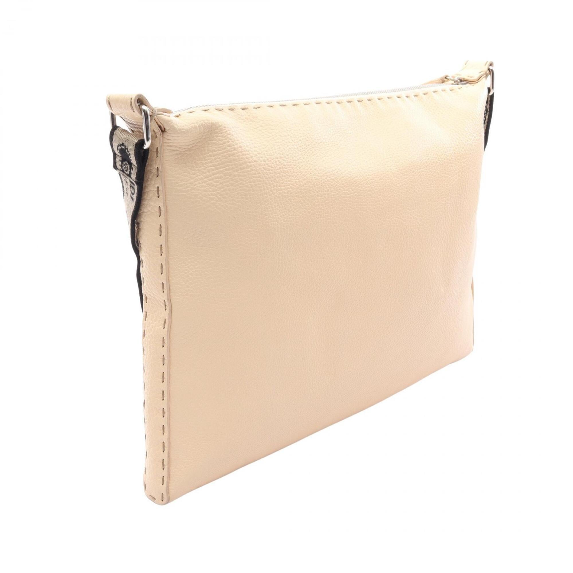 Fendi Selleria Ivory Leather Handbag Shoulder Bag (Pre-Owned)
