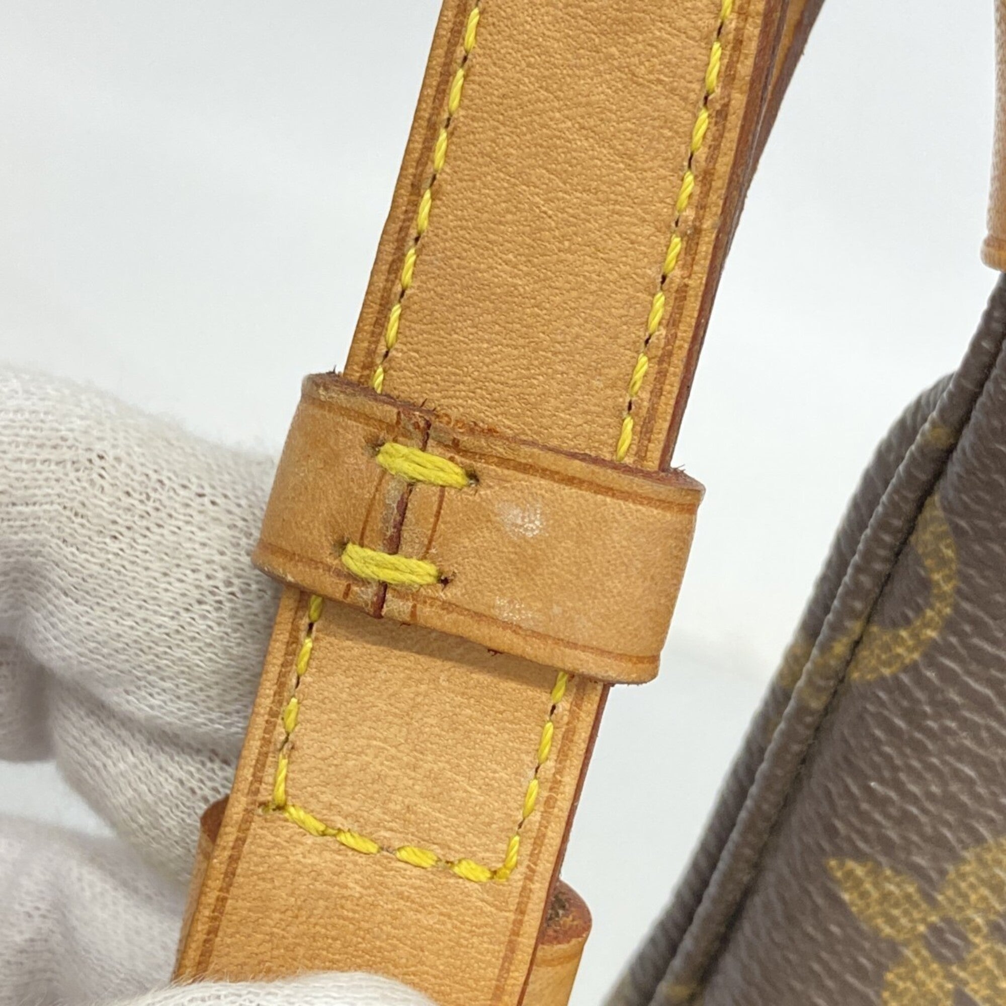 Louis Vuitton Brown Shoulder Bag (Pre-Owned)