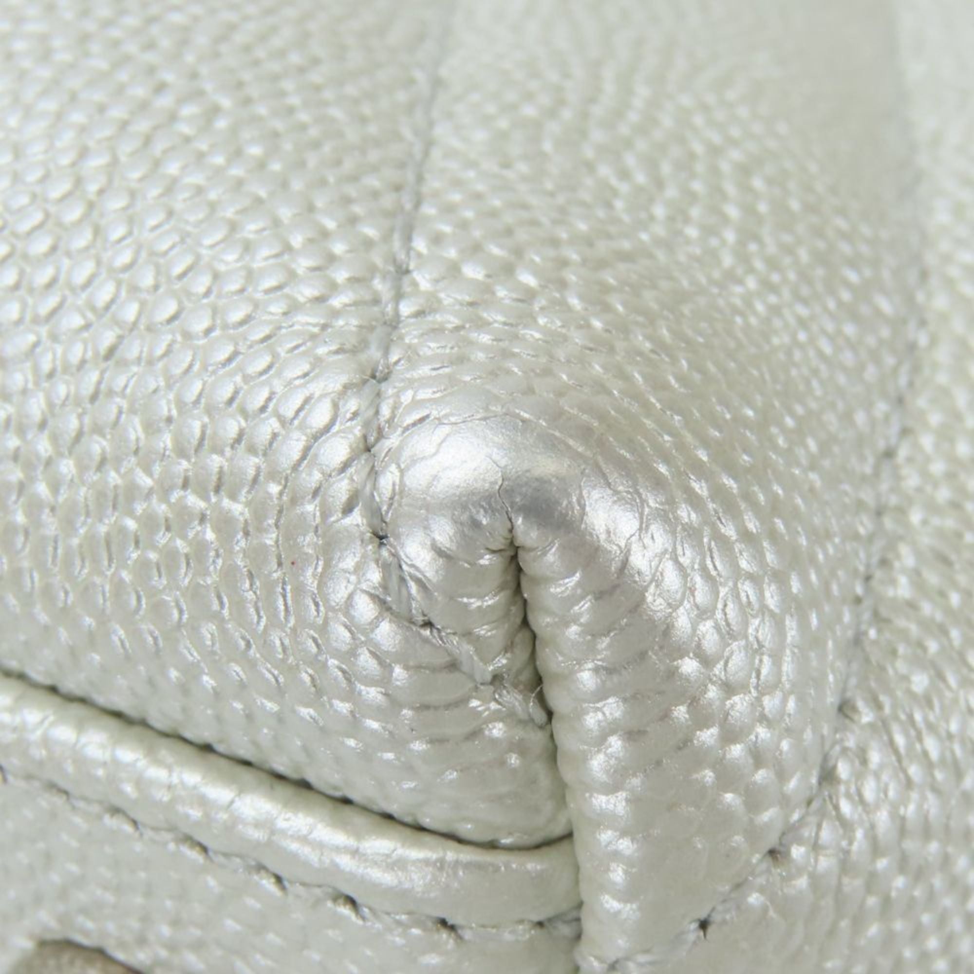 Chanel Pearl White Grained Calfskin Handbag (Pre-Owned)