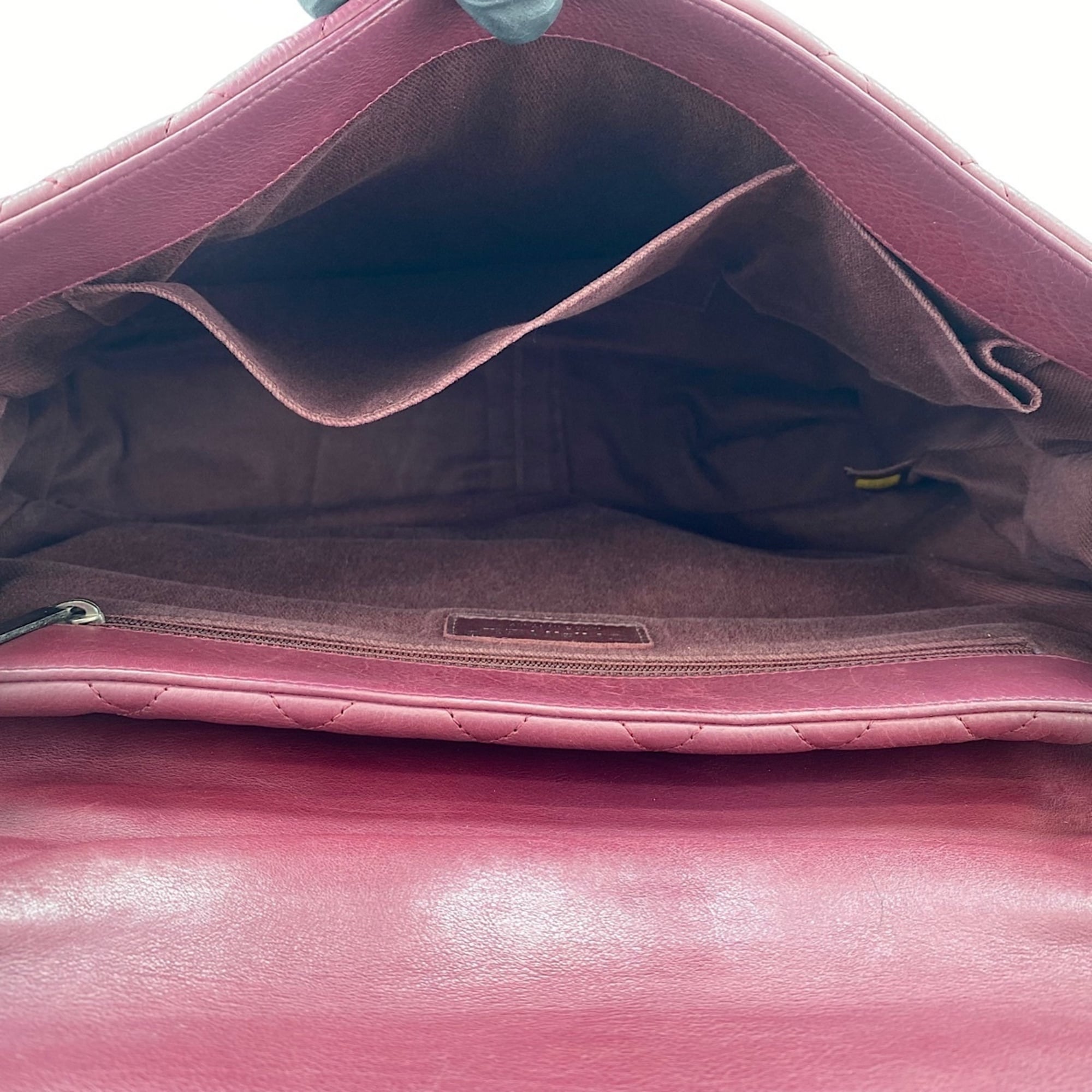Chanel Matelasse Wine Handbag (Pre-Owned)
