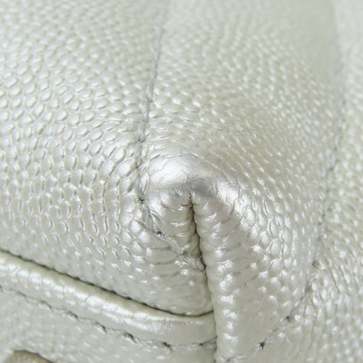 Chanel Pearl White Grained Calfskin Handbag (Pre-Owned)