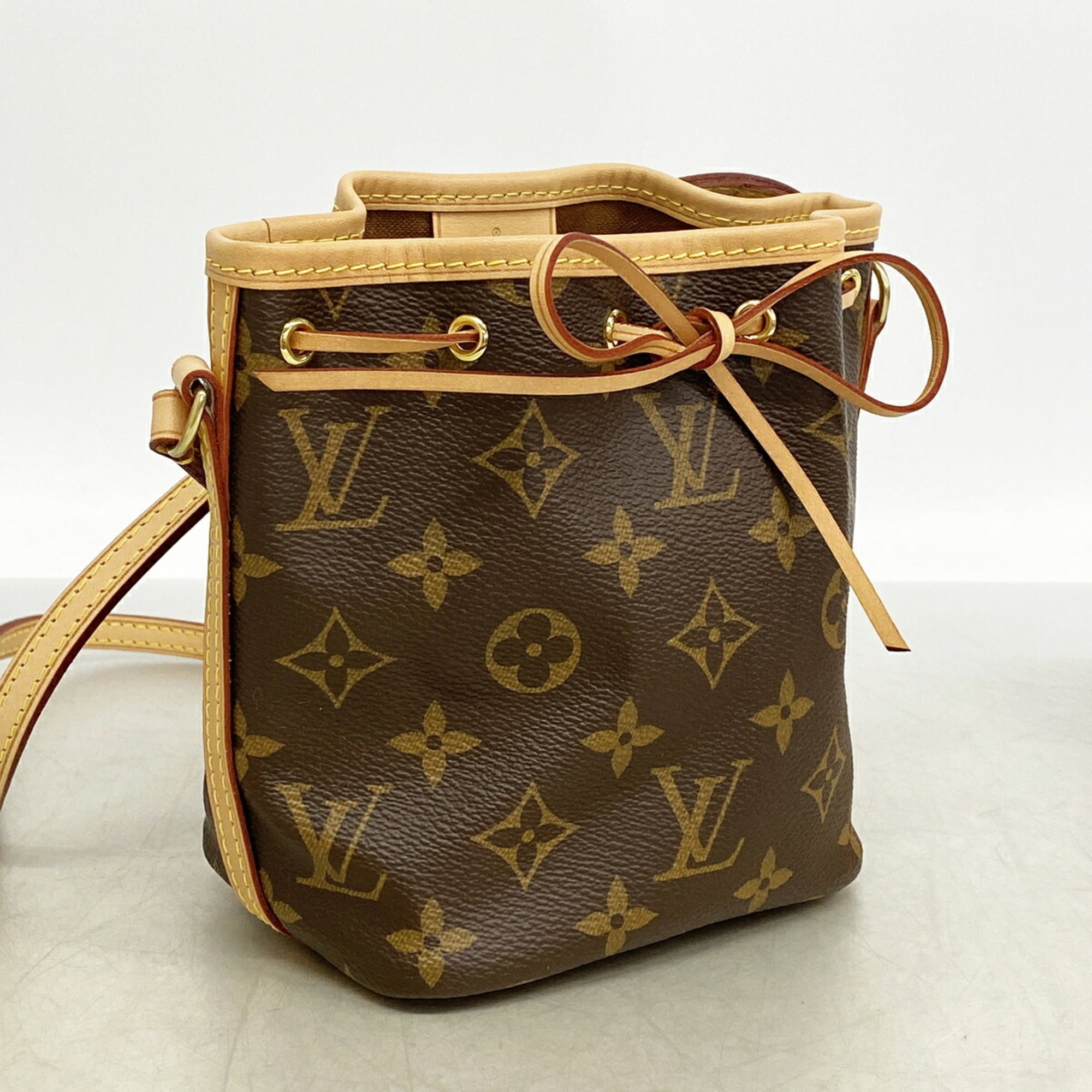 Louis Vuitton Brown Shoulder Bag (Pre-Owned)